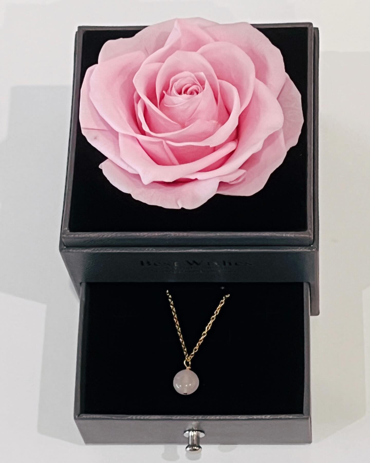 Ignite passion this Valentine&rsquo;s Day with our Preserved Rose Jewellery Box.
A timeless gift for your special one. 🌹💖
Unveil the symbol of eternal love, available now on our website.
Make every moment memorable. 💍
.
.
📍103 Centre Dandenong Rd