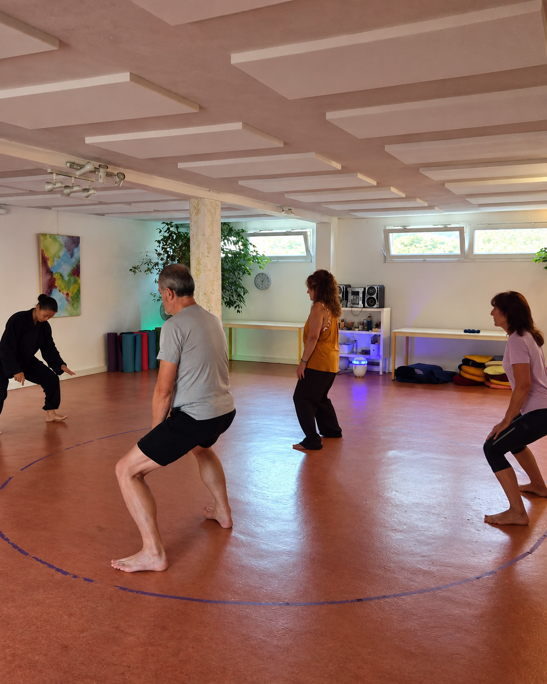 Ani Petrova animant un cours de Qi Gong taoïste thérapeutique à l'Espace Aurore à Aix-les-Bains