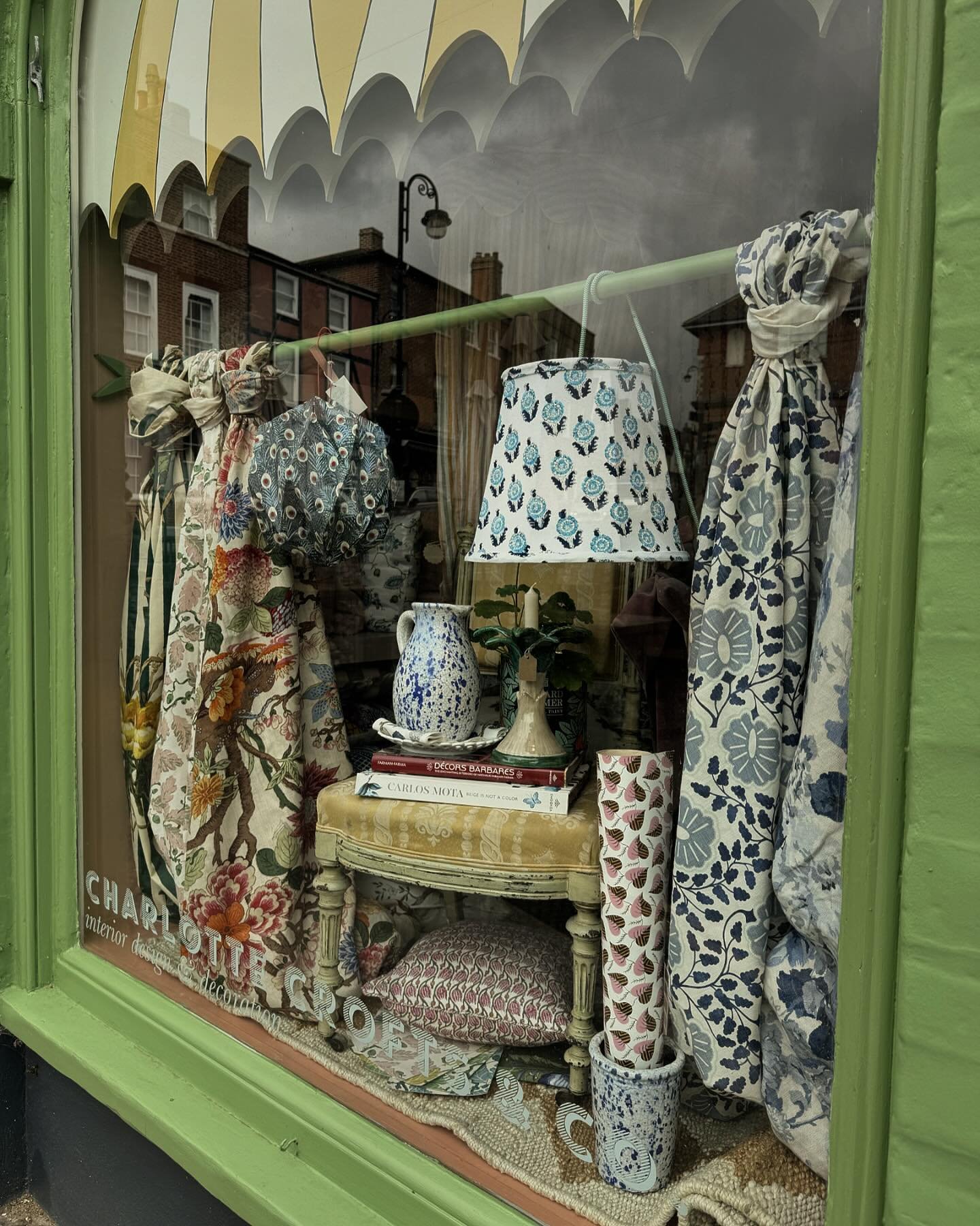 Bit of a grey day for June so here are some summery brights for a pop of joy! ☀️❤️☀️ #charlottecroftsandco 

#shopwindow #interiordesign #edwardbulmerpaint #colourandpattern #summervibes #suffolklife