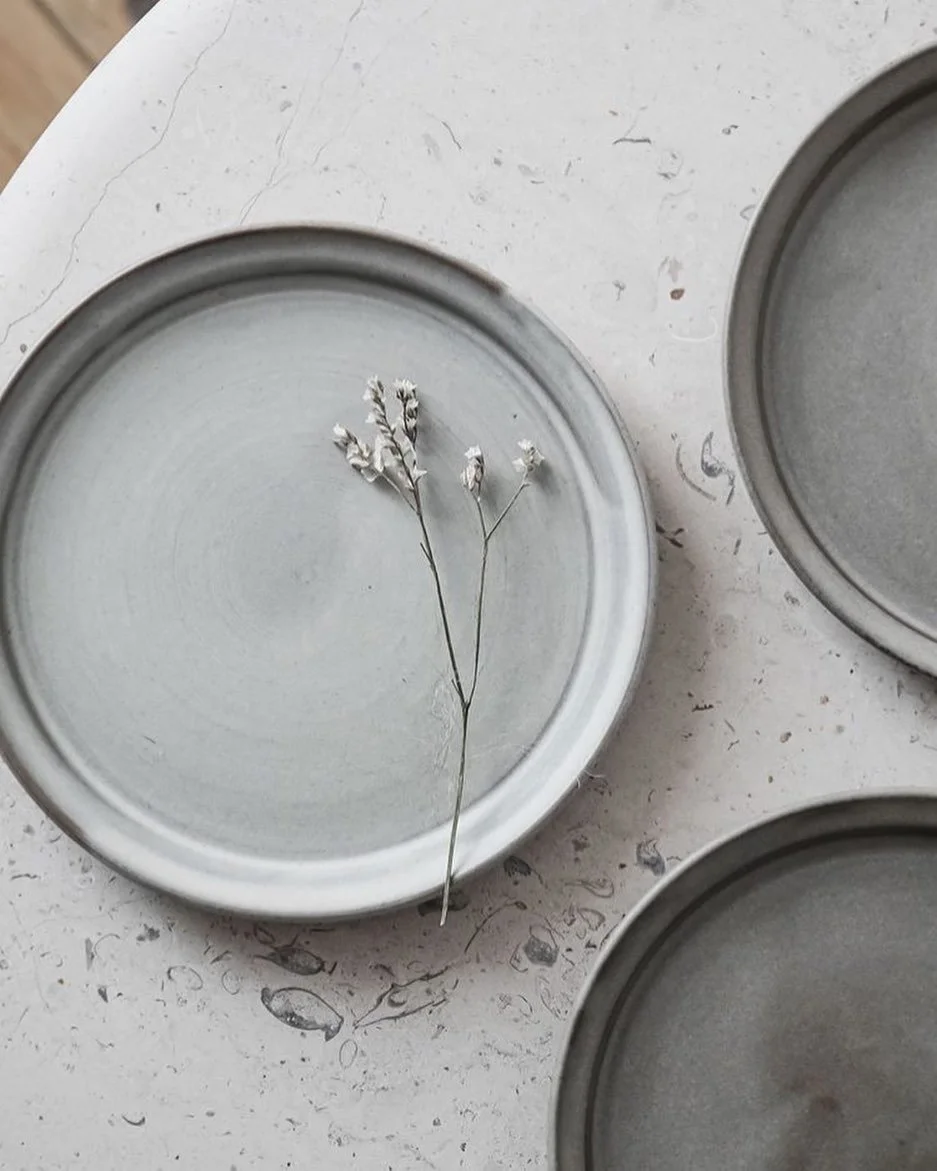 Some plates captured under Madeliene&rsquo;s @lalune.decoration sharp eye.
.
#atelierepiney #ceramique #ceramics #keramiek #plate #platesforchef #assiette #assiettedessert #glaze #minimal #wheelthrownplates #madeinbelgium #tableware #artdelatable #po