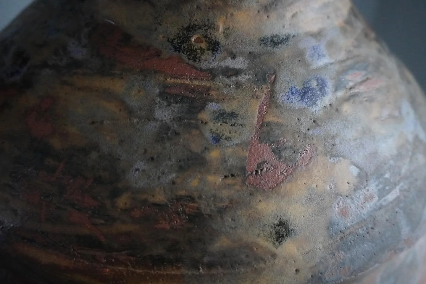 Forme lll, pi&egrave;ce unique
Gr&egrave;s, &eacute;mail Tobacco et Majorelle