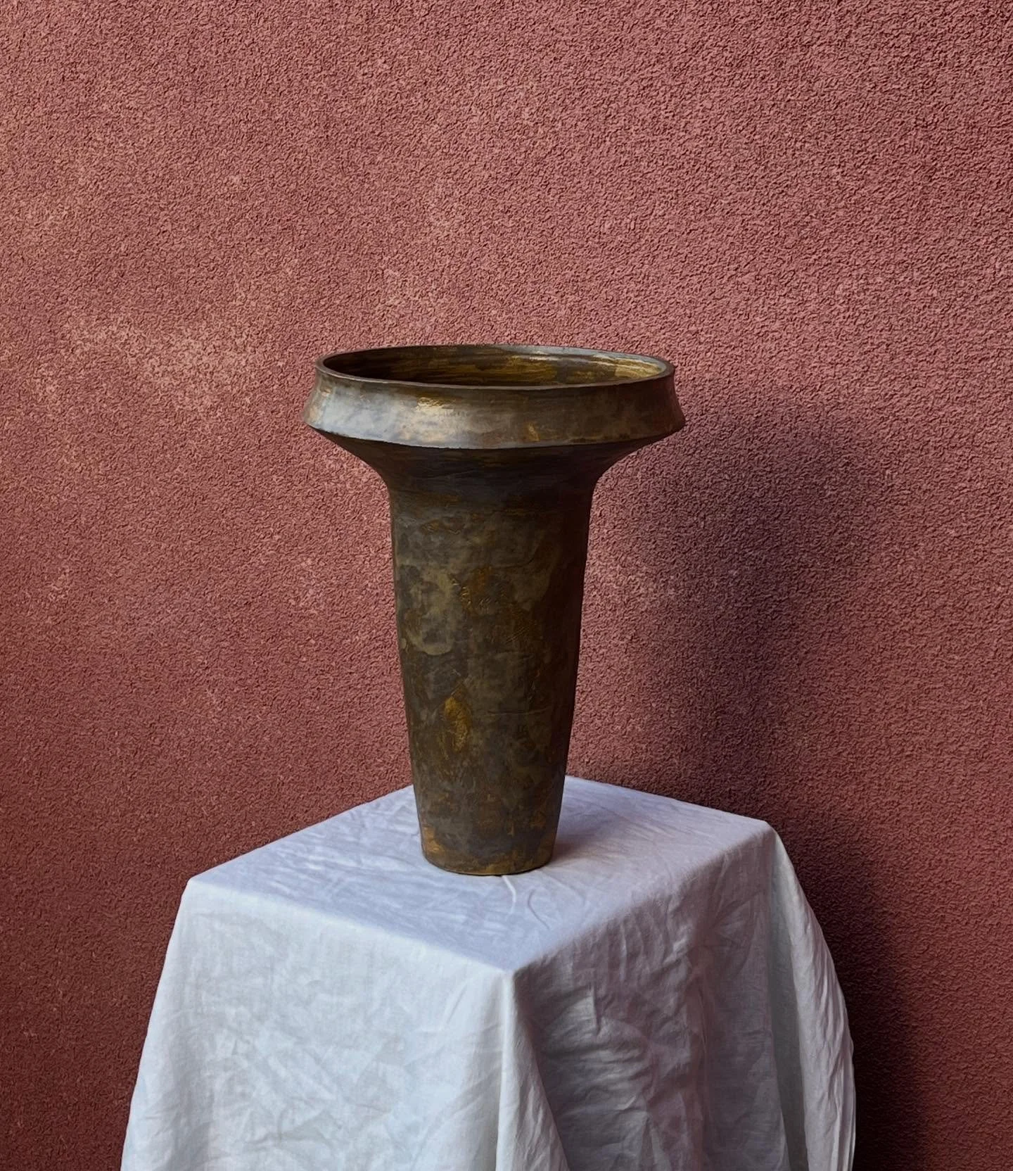 Forme ll - Pi&egrave;ce unique 
Gr&egrave;s, &eacute;mail Tobacco