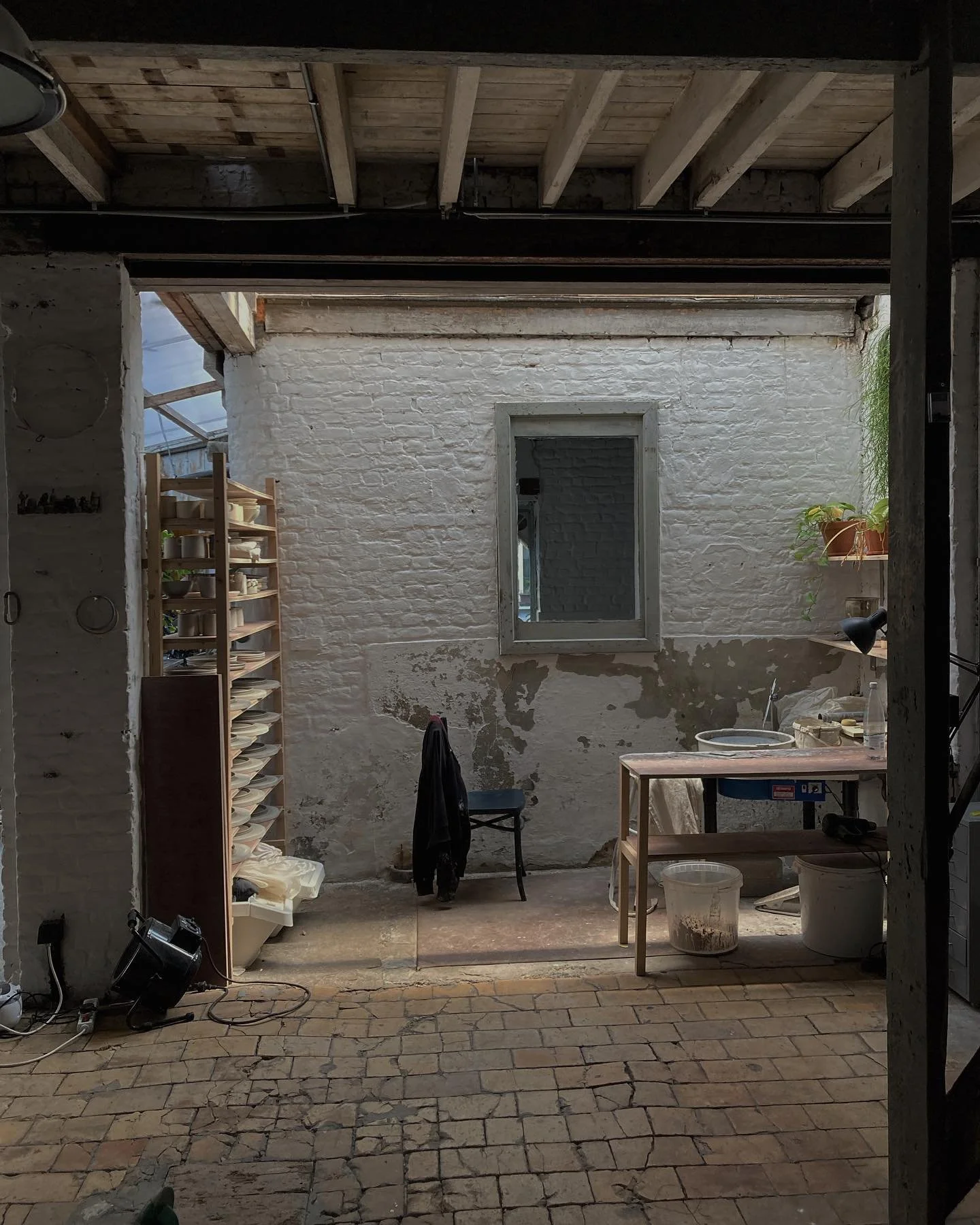 Few days of calm at the studio before getting back to the wheel and turn clay into pots for a new reseller, also in Tokyo. This year will be Japanese for me I guess !
May I plan a trip at the end of the year ? 🤨
.
#atelierepiney #insideatelierepiney