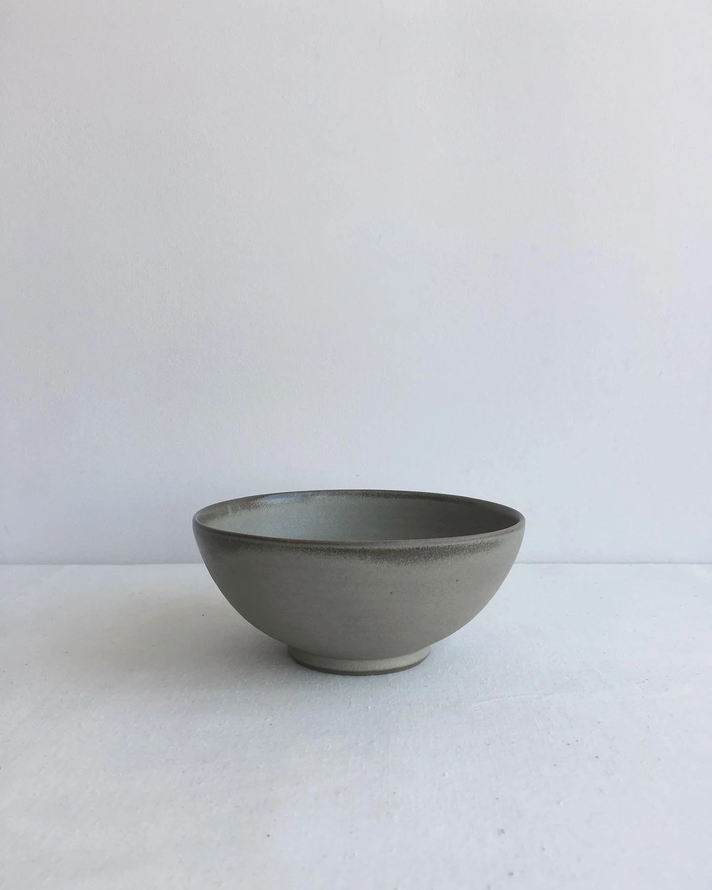 Just a 🍚.

#atelierepiney #atelierceramique #atelierceramiquebruxelles #ceramique #ceramics #keramik #ceramica #pottery #potter #homemade #bowl #ricebowl #ceramicbowl #clay #minimalceramics #makersgonnamake #supportsmallbusiness #artandcraft #crafts