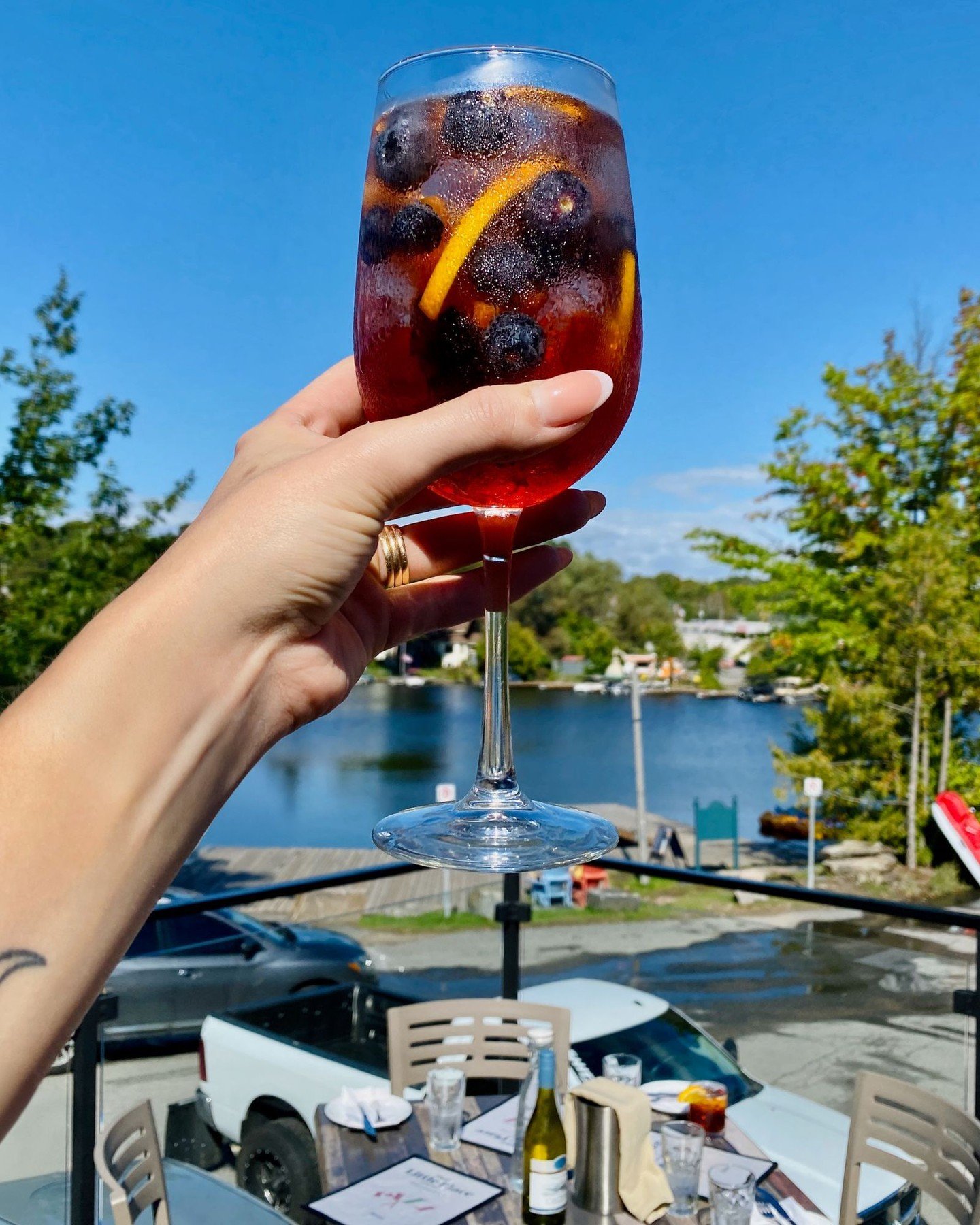 Our sangria is so good, it gets a sunbeam spotlight! ☀️🍹

🍽 Dine In
👍 First come, First served

📞 Place your order by phone: 705-789-2536
76 Main St. E., by the lights at Brunel🚦
.
.
.
.
#Sangria #CocktailsOfInstagram #Cocktails #MuskokaRestaura