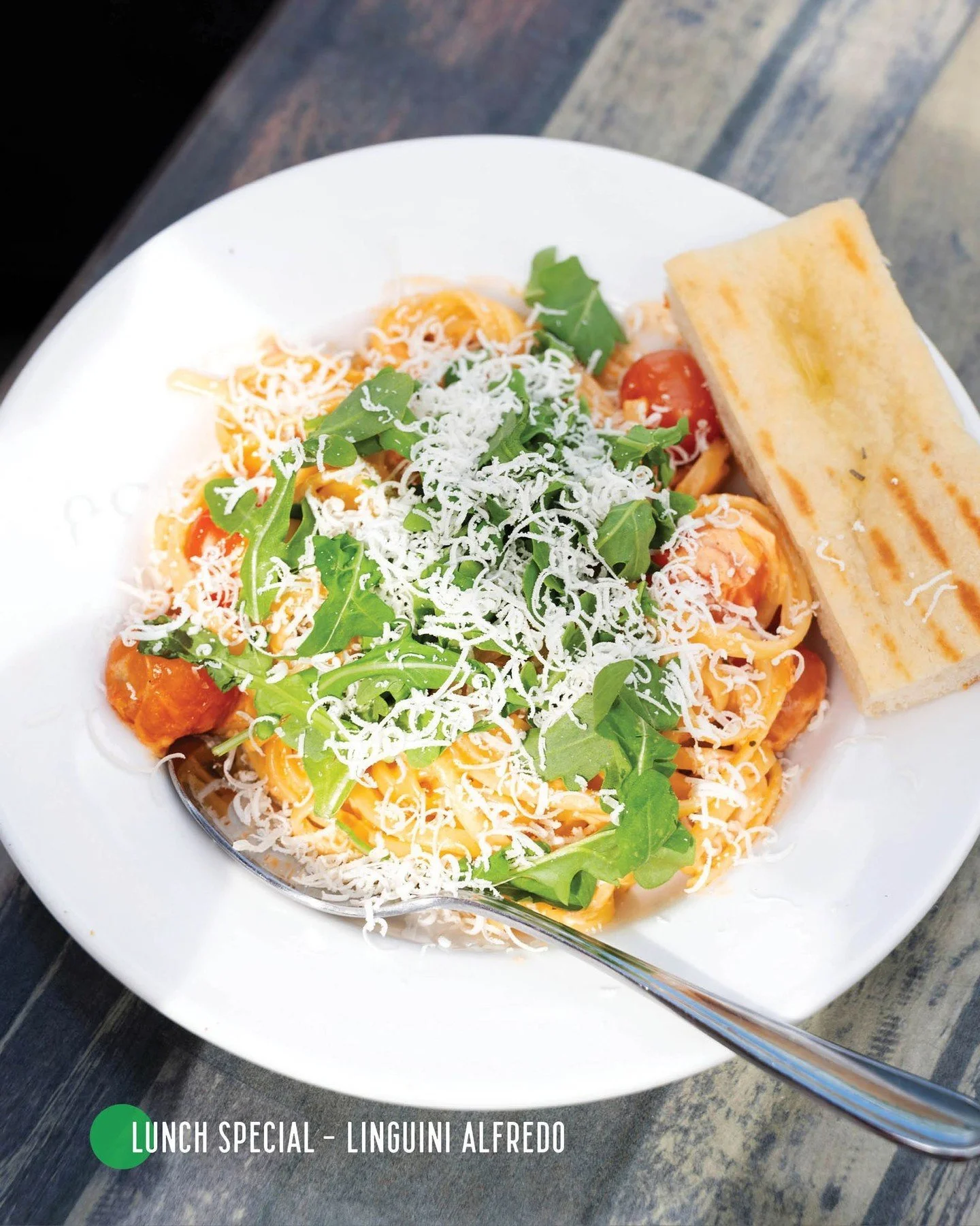 With the Chef's Ingredient on the Linguini Alfredo Lunch Special constantly changing, it's like having a brand new dish to try with every visit.

📸 The Chef's Ingredients featured in this Lunch Special were cherry tomatoes and arugula. 

🍽 Dine In,