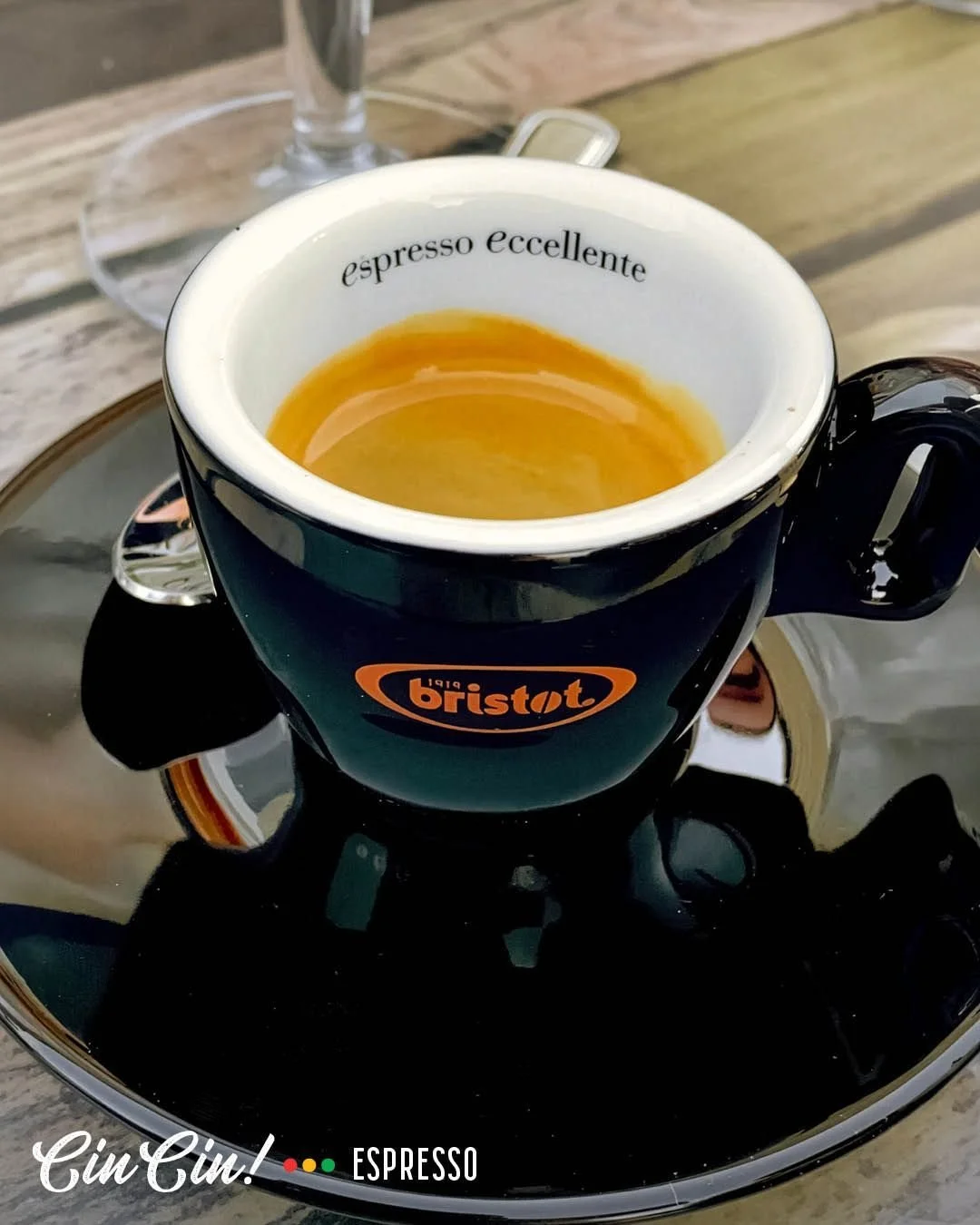 A great day includes a great cup of espresso, and we take our espresso 𝘷𝘦𝘳𝘺 𝘴𝘦𝘳𝘪𝘰𝘶𝘴𝘭𝘺. 😤

🍽 Dine In, First Come, First Served
🍷 Extensive beverage menu from Italian espresso to handcrafted cocktails.

76 Main St. E., by the lights at 