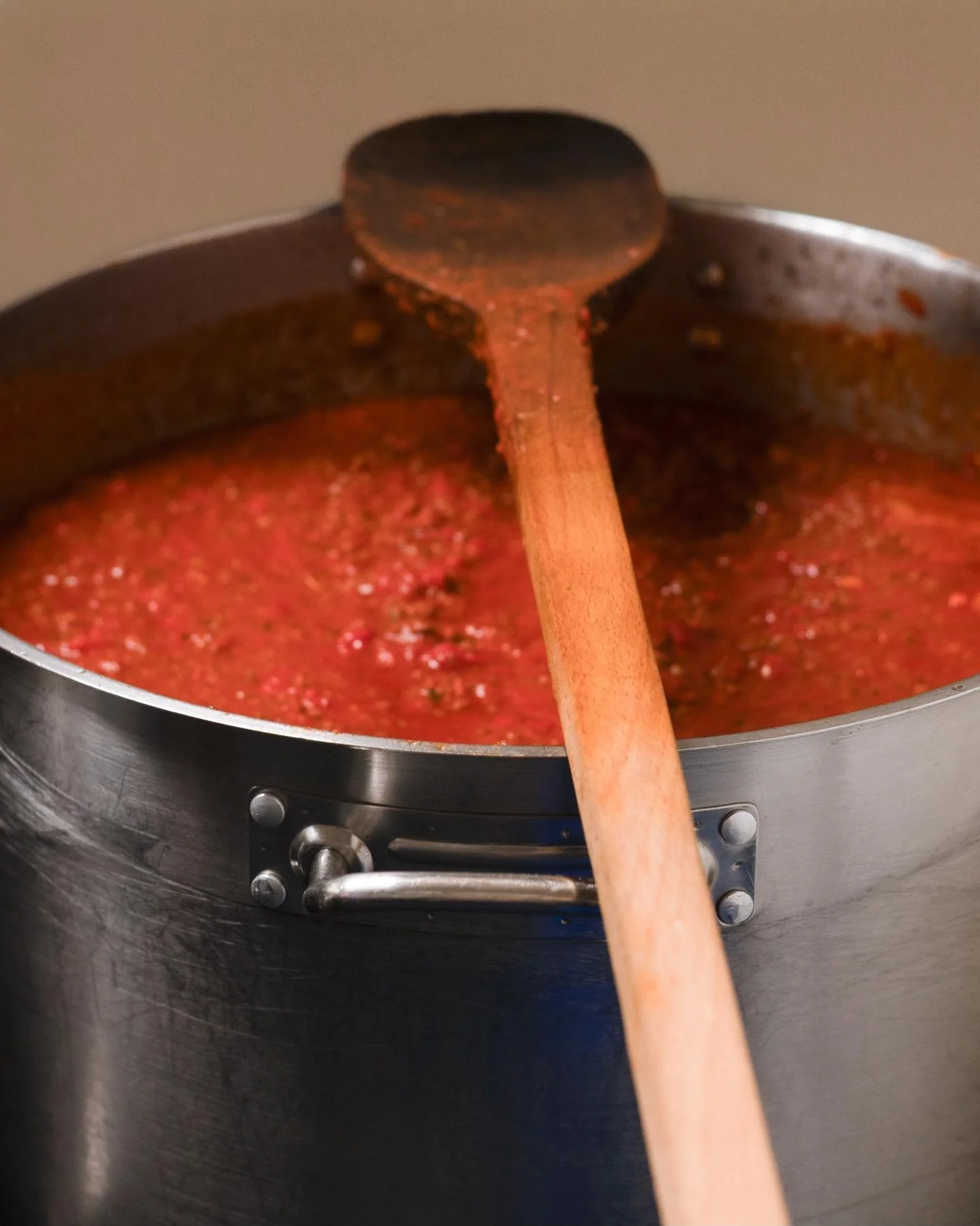 Mangia, mangia! Nonna&rsquo;s sauces and handmade meatballs are too good to resist! 🍝 

Grab a container of meatballs from our Market Place to elevate your at-home pasta dishes, sandwiches or soups or enjoy them on their own as an appetizer! Grab so