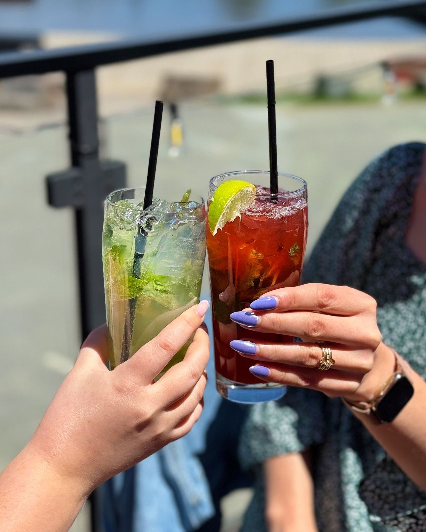When you and your friend both have a Mojito in your hand, that&rsquo;s what we call ✨twinning.✨

🍽 Dine In
👍 First come, First served

📞 Place your order by phone: 705-789-2536
76 Main St. E., by the lights at Brunel🚦
.
.
.
.
#Cocktails #CraftCoc