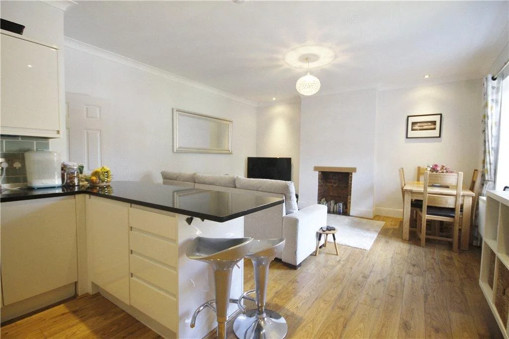 2 Bedroom flat, Allfarthing Lane SW18 - £1,400PCM - LET