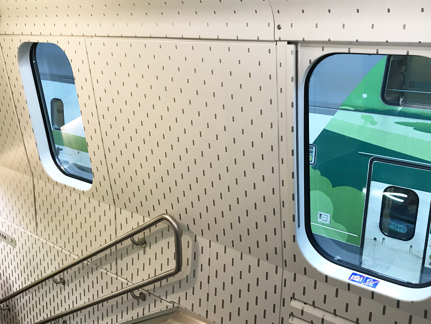 Vr-junan seinäteippaus