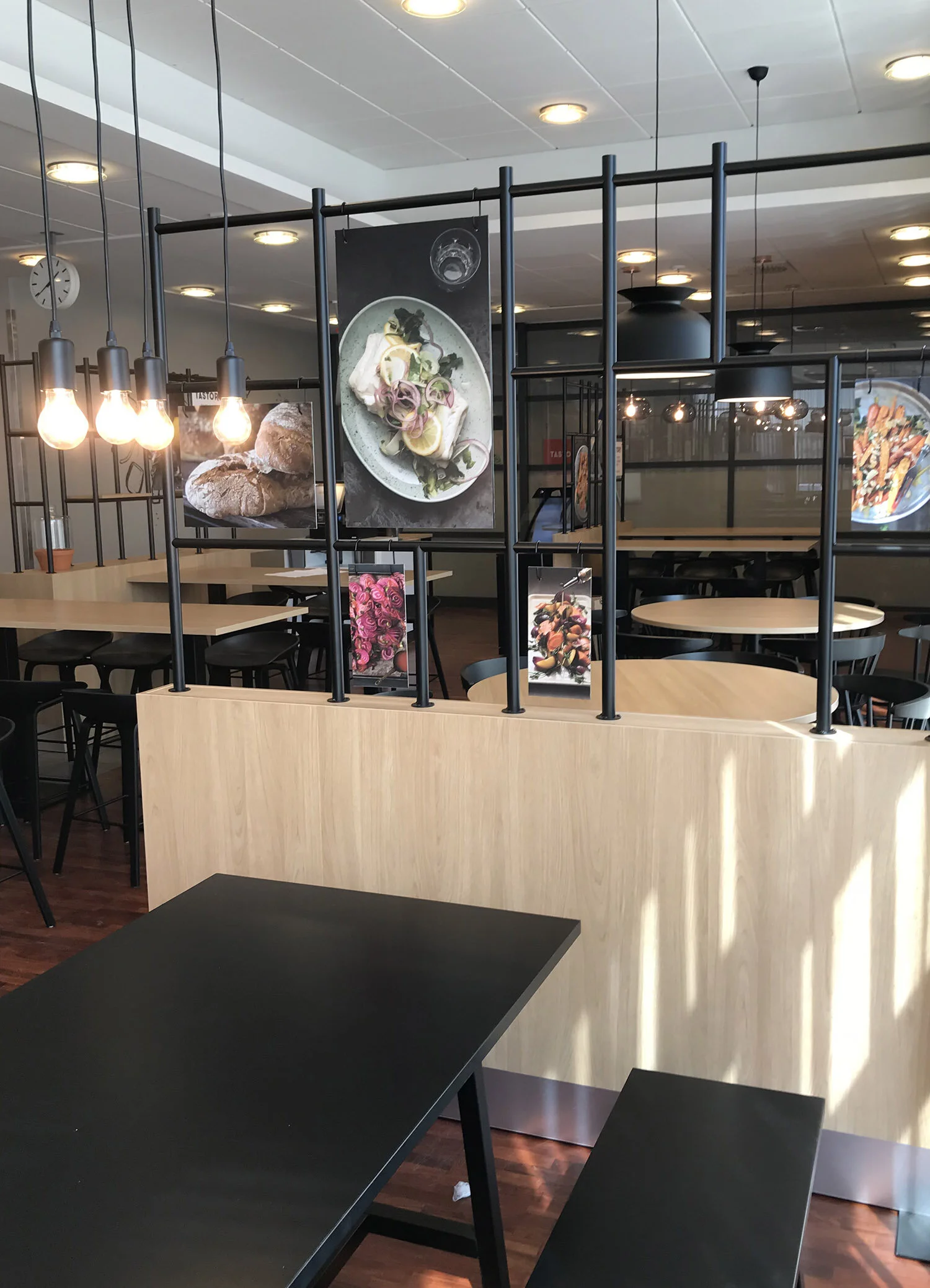 Ravintola_Tastory_tilanjakaja kaluste