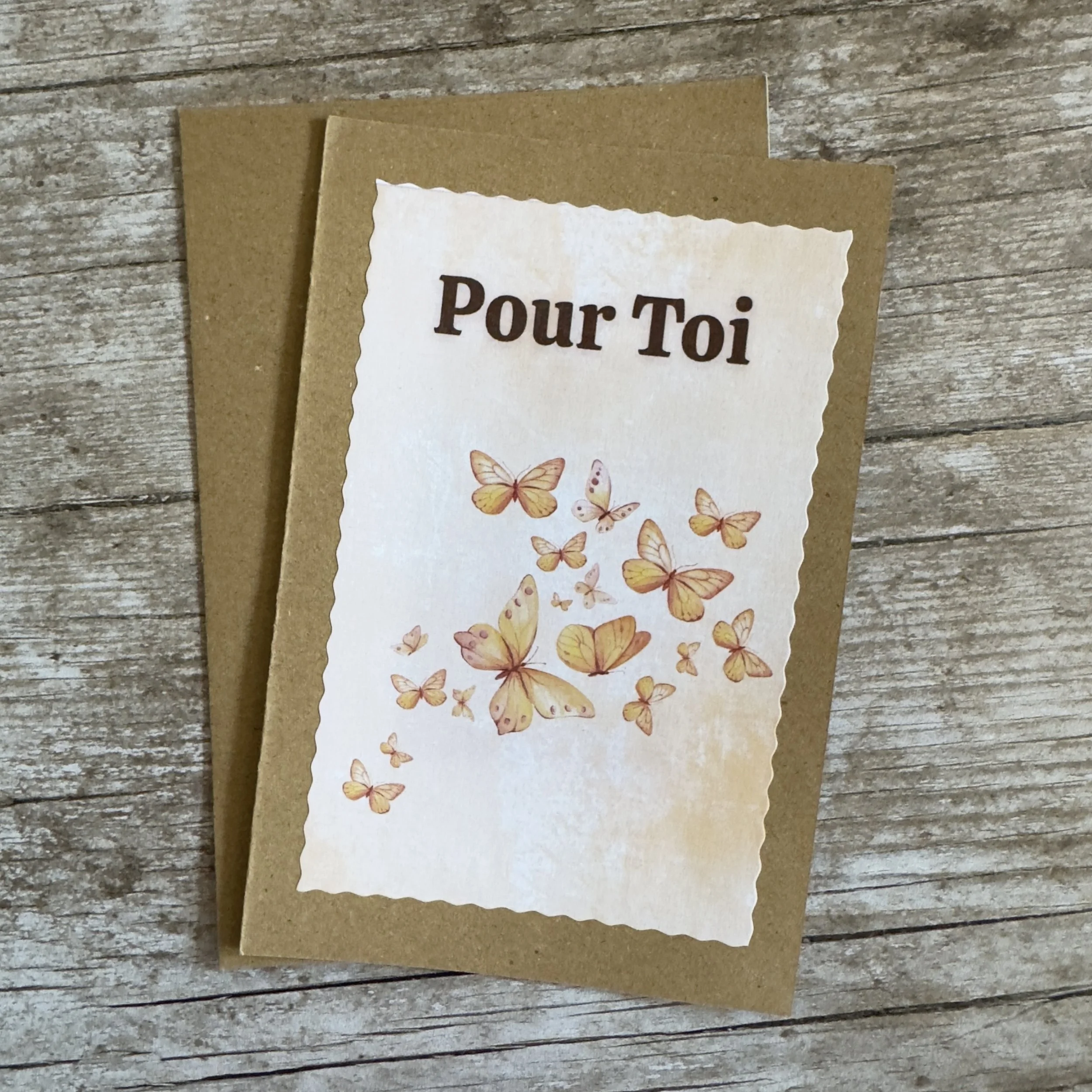 Carte de voeux artisanale, format A6 double, avec enveloppe assortie.