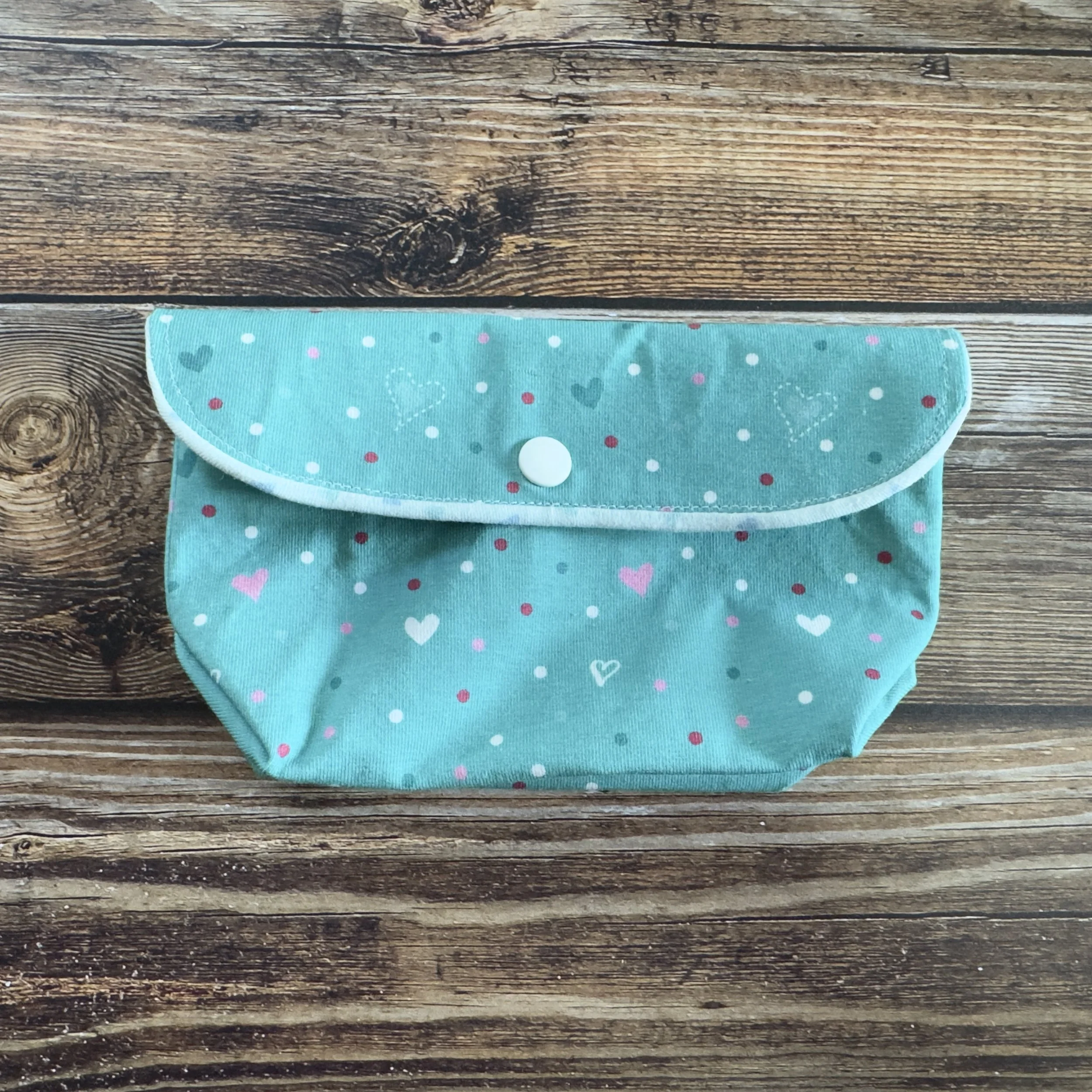 Pochette doublée avec fond large, dimensions 17/11 cm