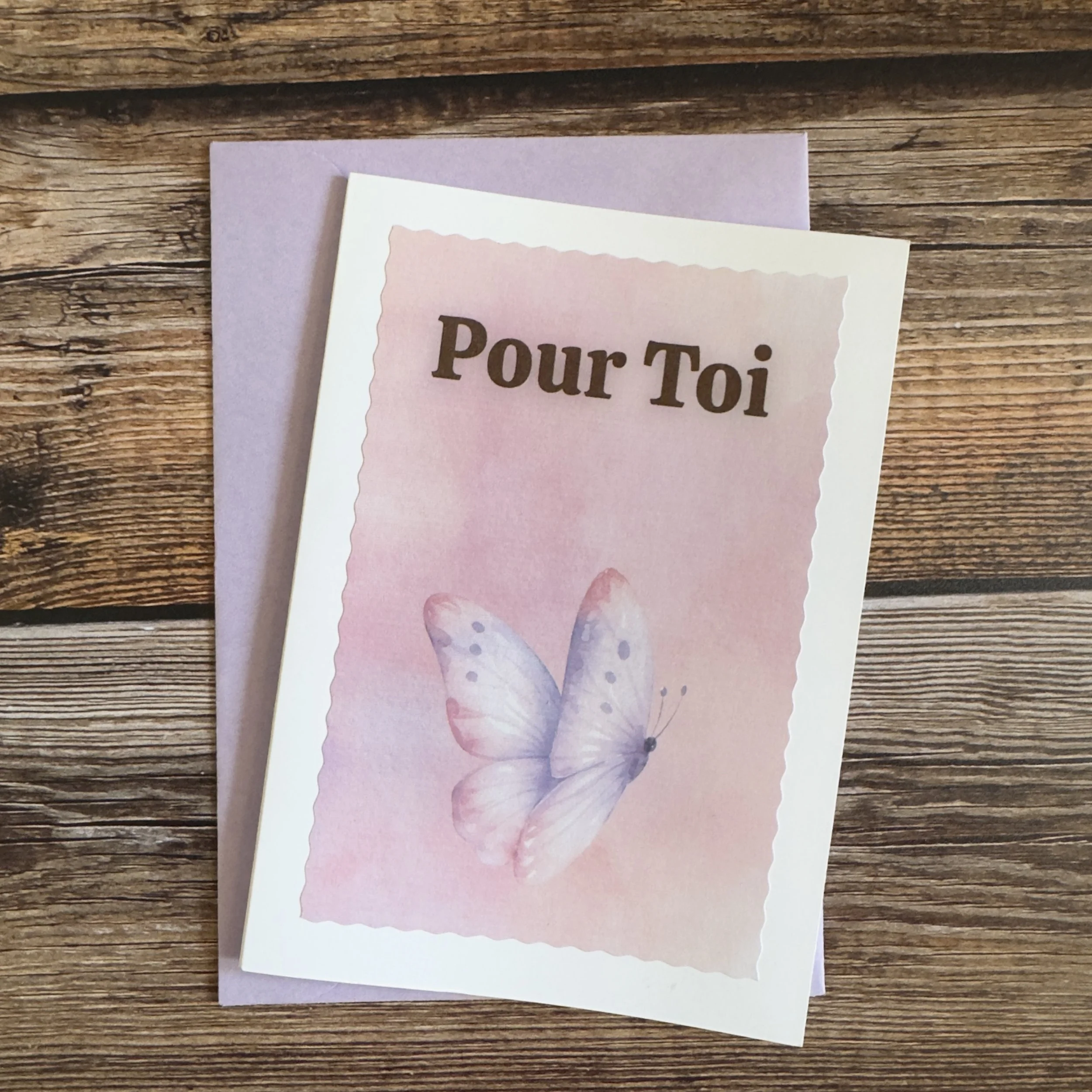 Carte de voeux artisanale, format A6 double, avec enveloppe assortie.