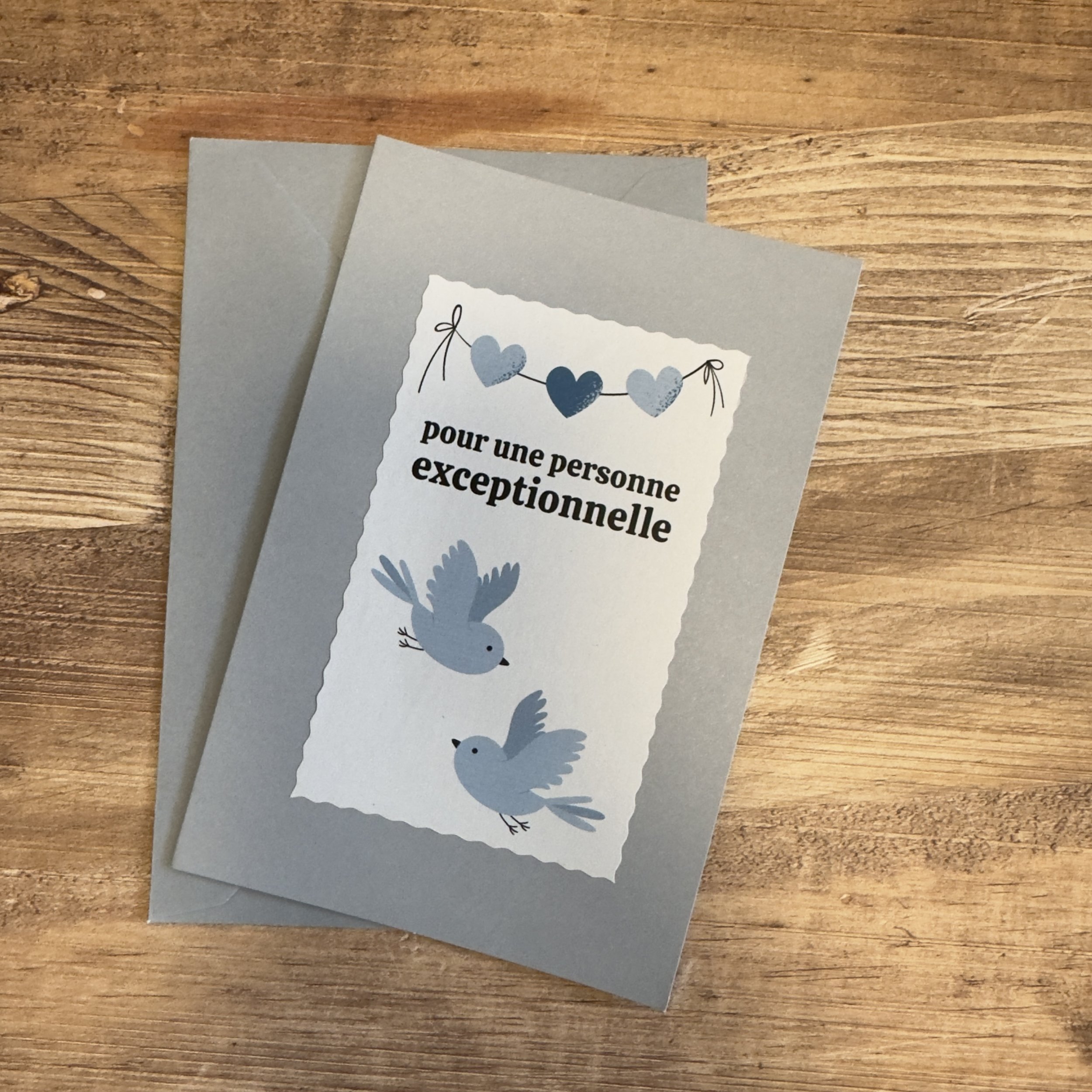 Carte de voeux artisanale, format A6 double, avec enveloppe assortie.