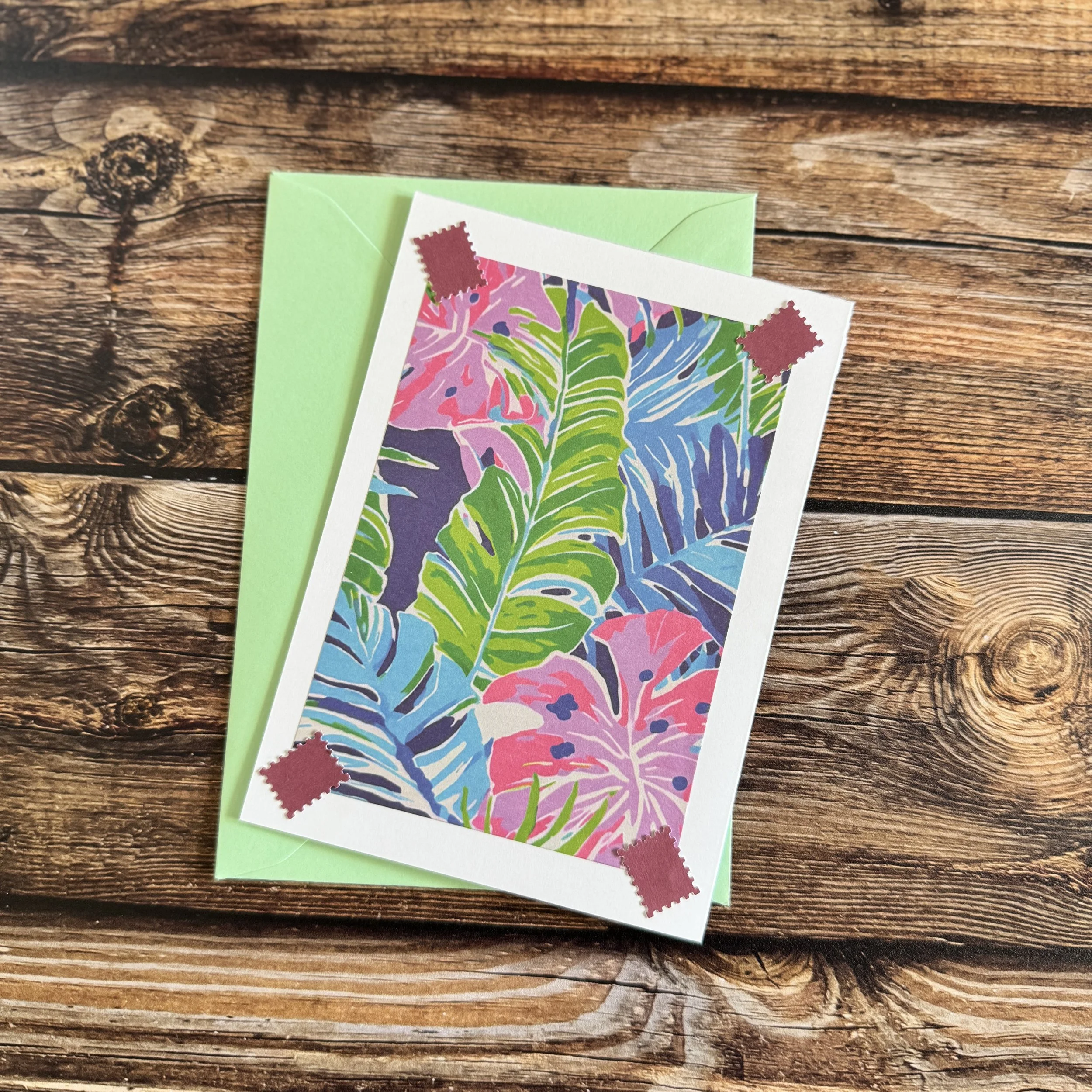 Carte de voeux artisanale, format A6 double, avec enveloppe assortie.