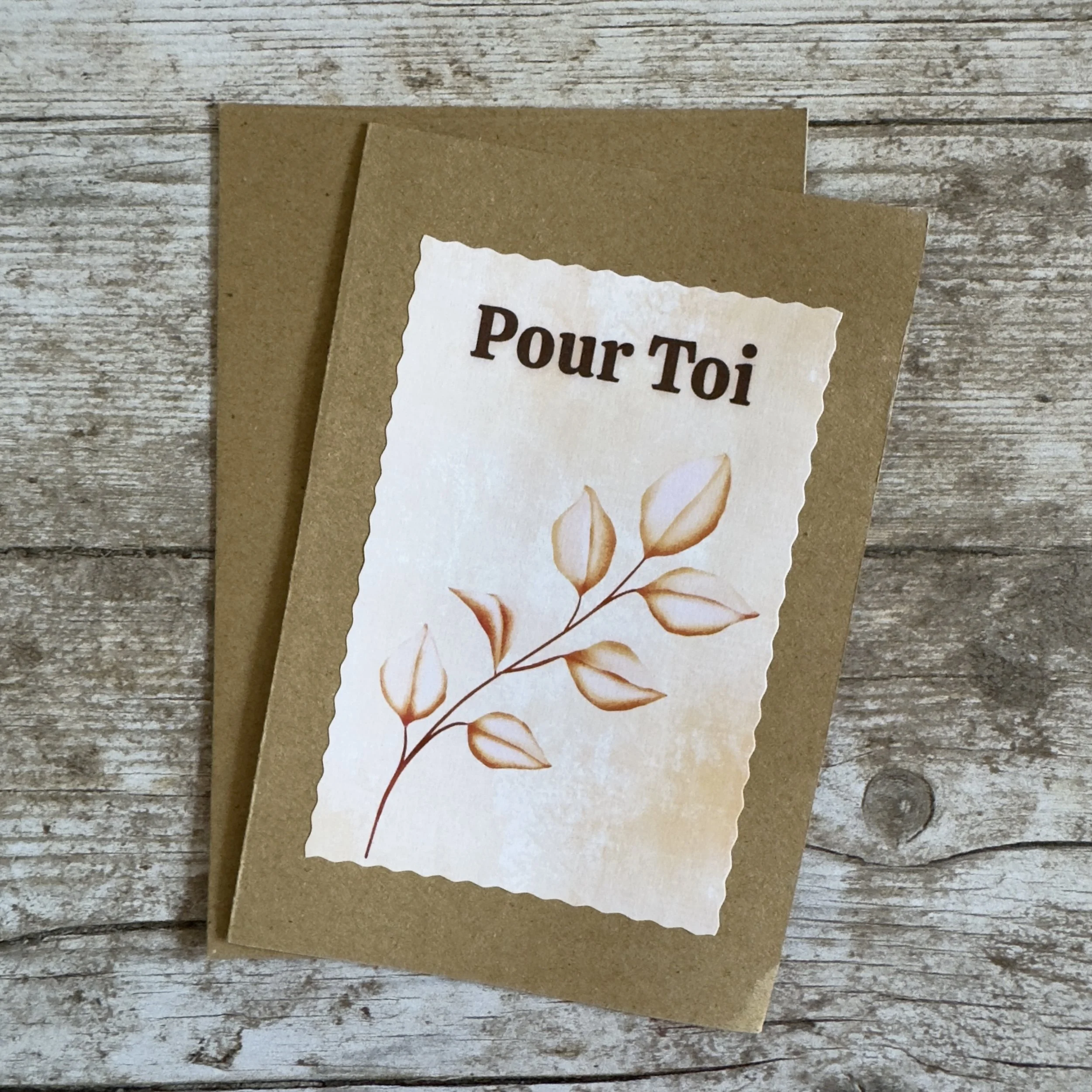 Carte de voeux artisanale, format A6 double, avec enveloppe assortie.