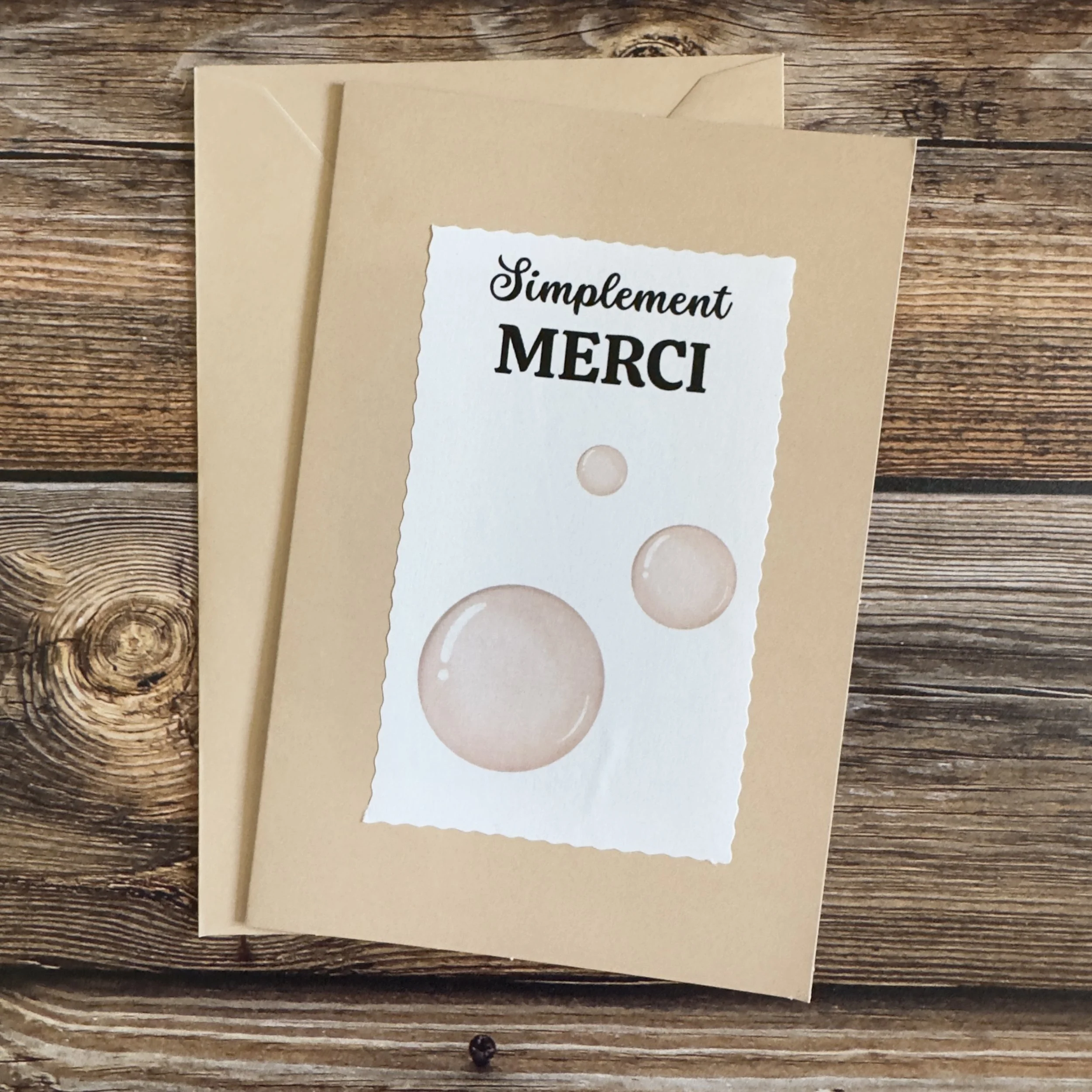 Carte de voeux artisanale, format A6 double, avec enveloppe assortie.