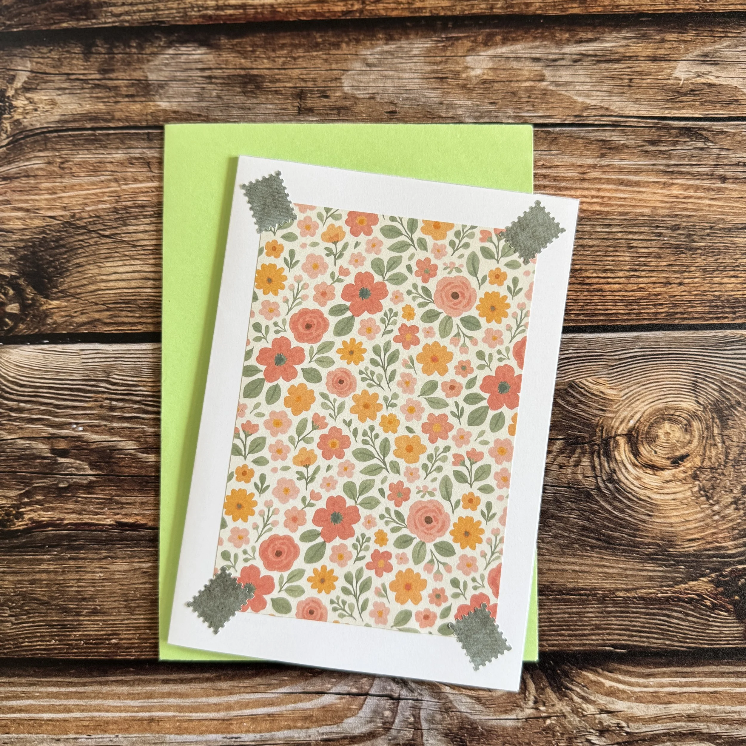 Carte de voeux artisanale, format A6 double, avec enveloppe assortie.