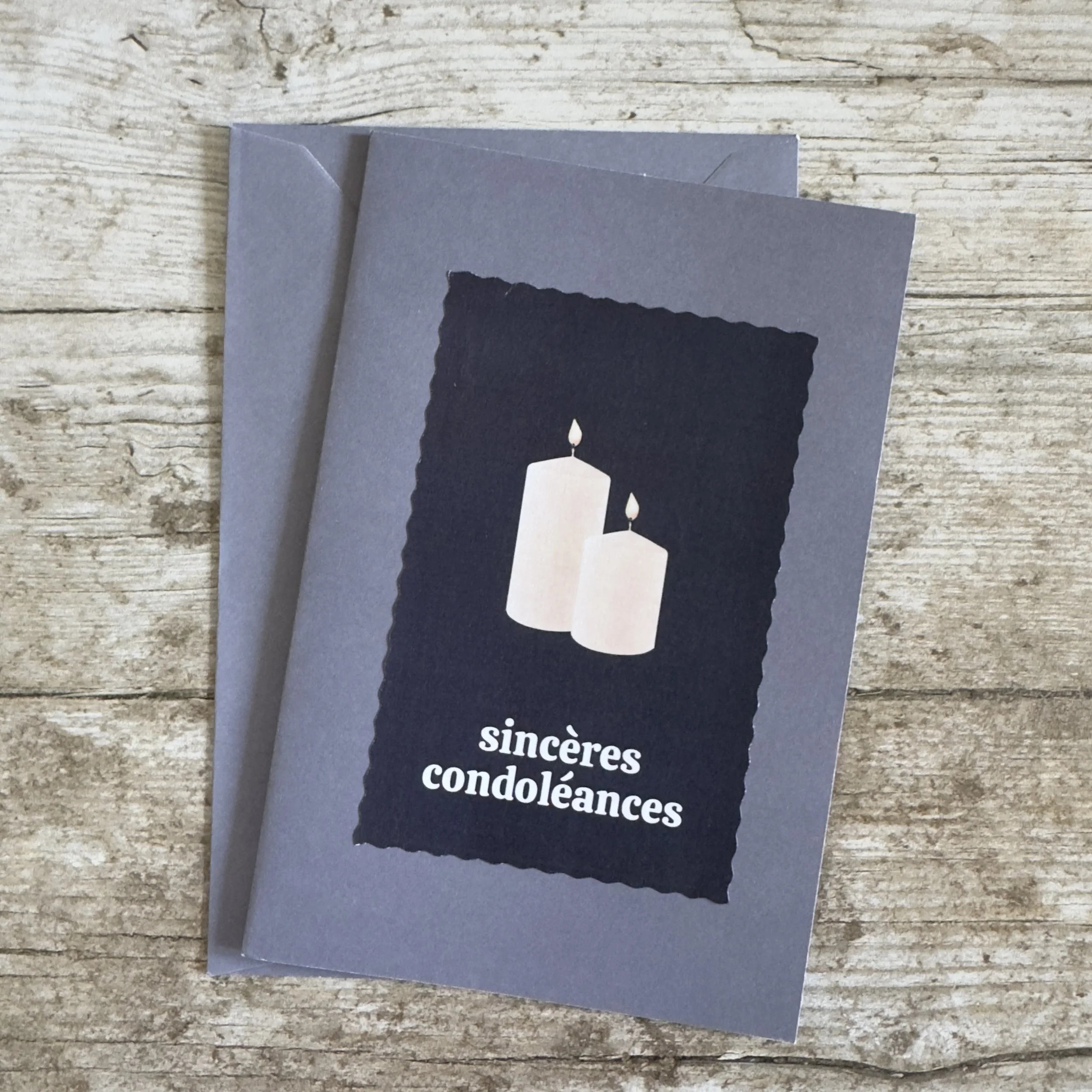 Carte de voeux artisanale, format A6 double, avec enveloppe assortie.