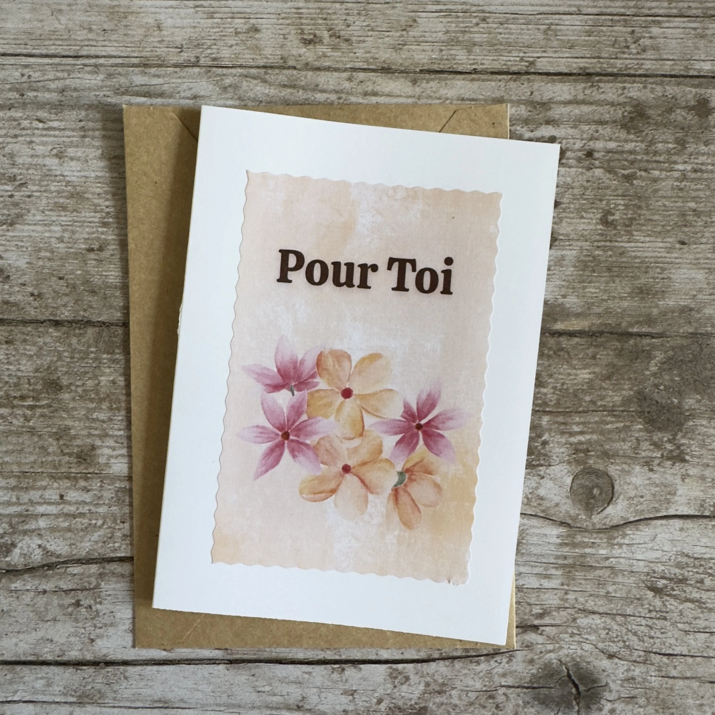 Carte de voeux artisanale, format A6 double, avec enveloppe assortie.
