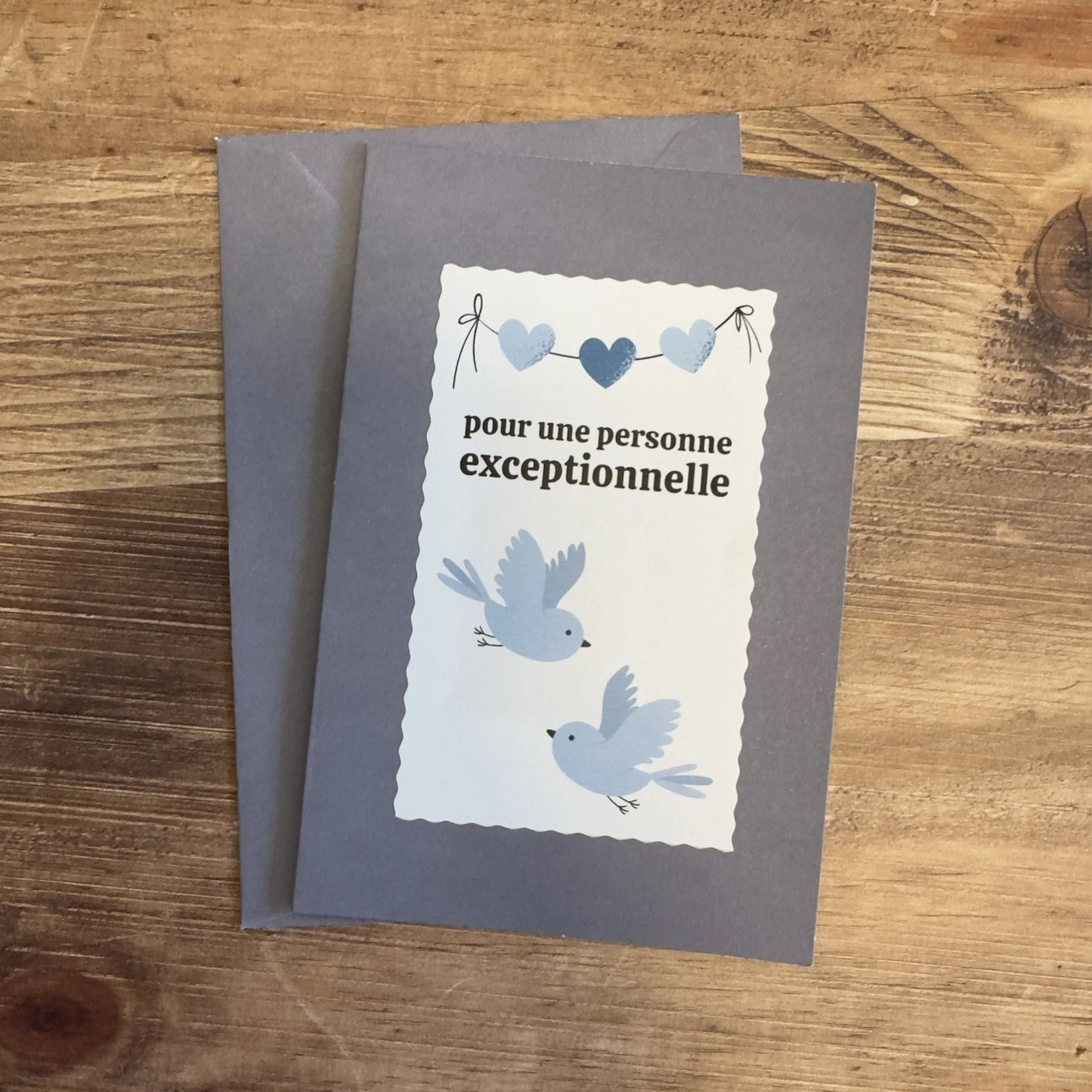 Carte de voeux artisanale, format A6 double, avec enveloppe assortie.