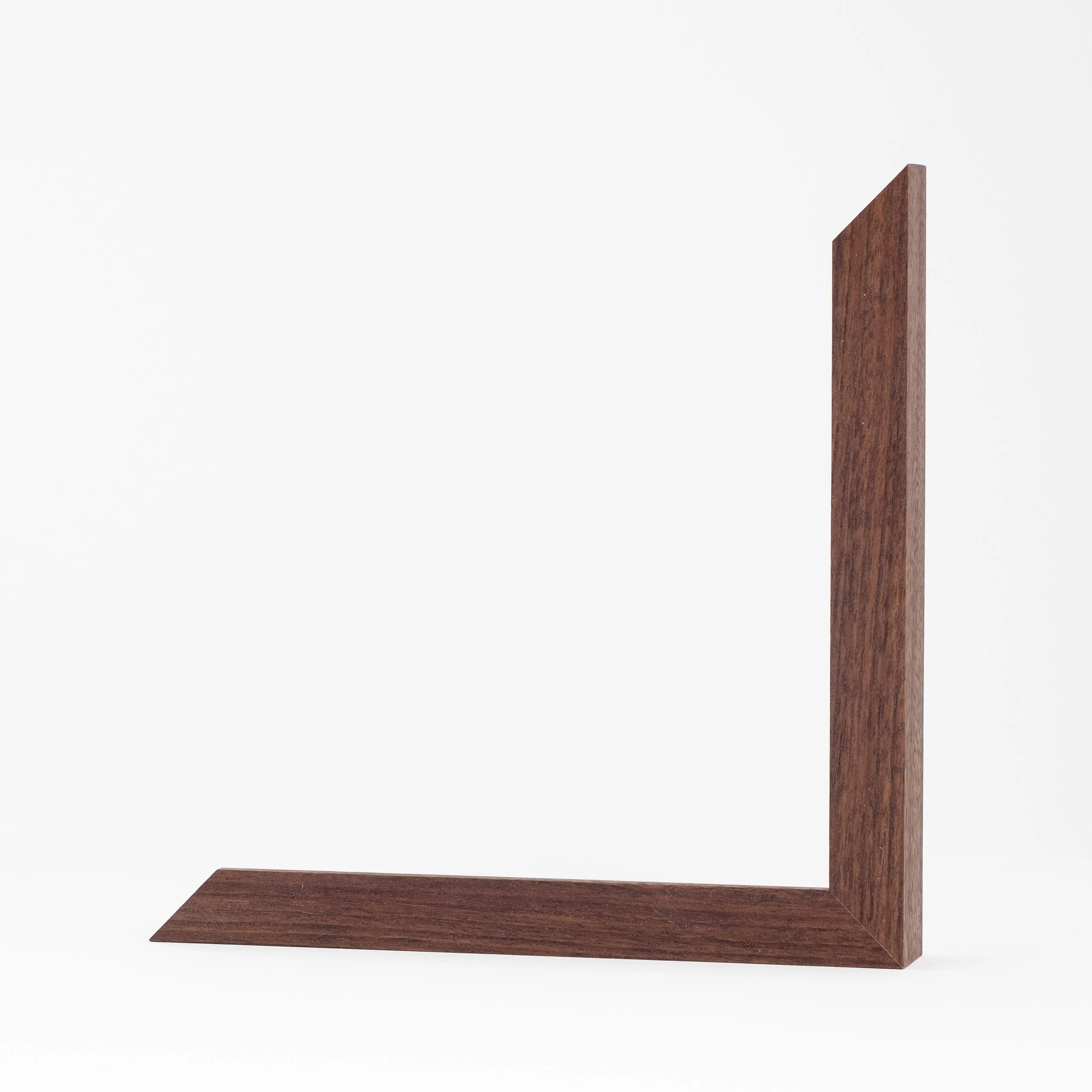Oil and Wax Walnut .75" Frame Corner — MUSEA Lab