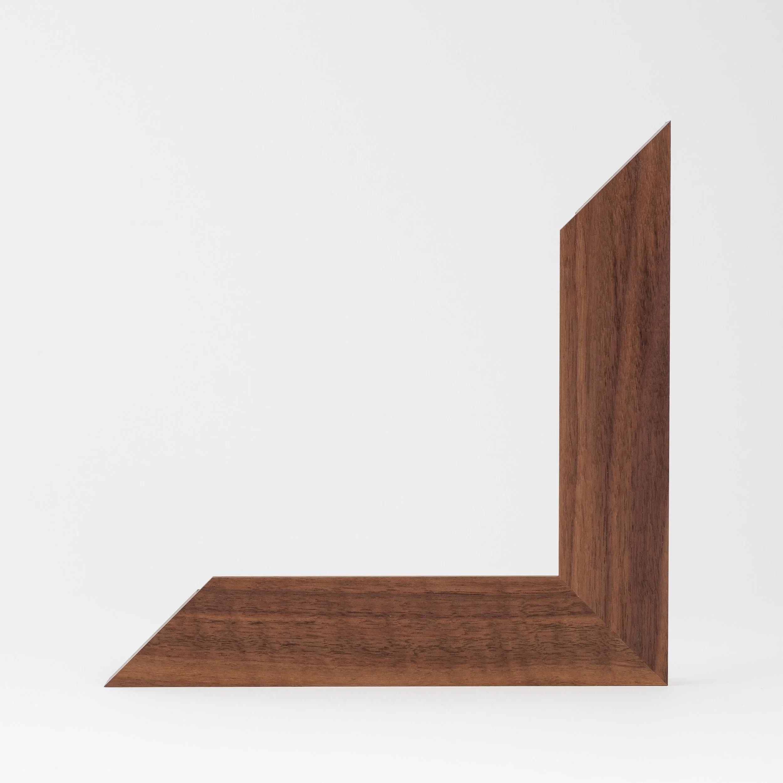Oil and Wax Walnut 1.5" Frame Corner — MUSEA Lab