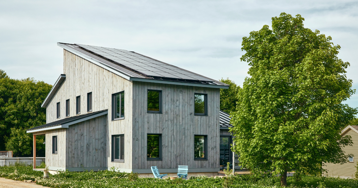 The Tula Modern | Side View | Solar Panels