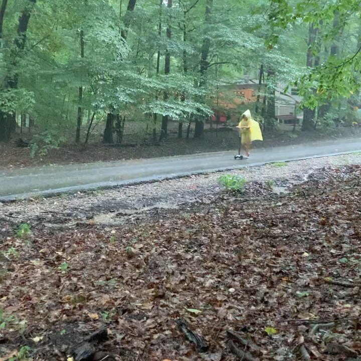 Proof that you can still have fun camping in torrential downpours! Thank goodness KY Camp Co. provides those cool ponchos 🙌🏽