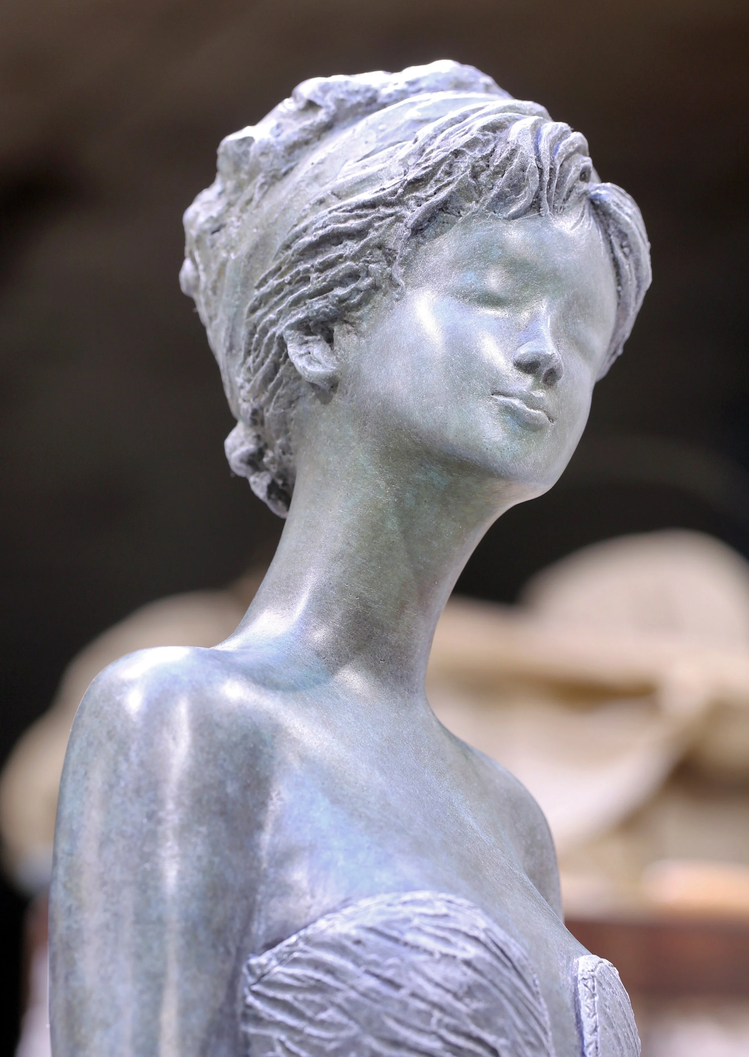 Suzy, buste et visage