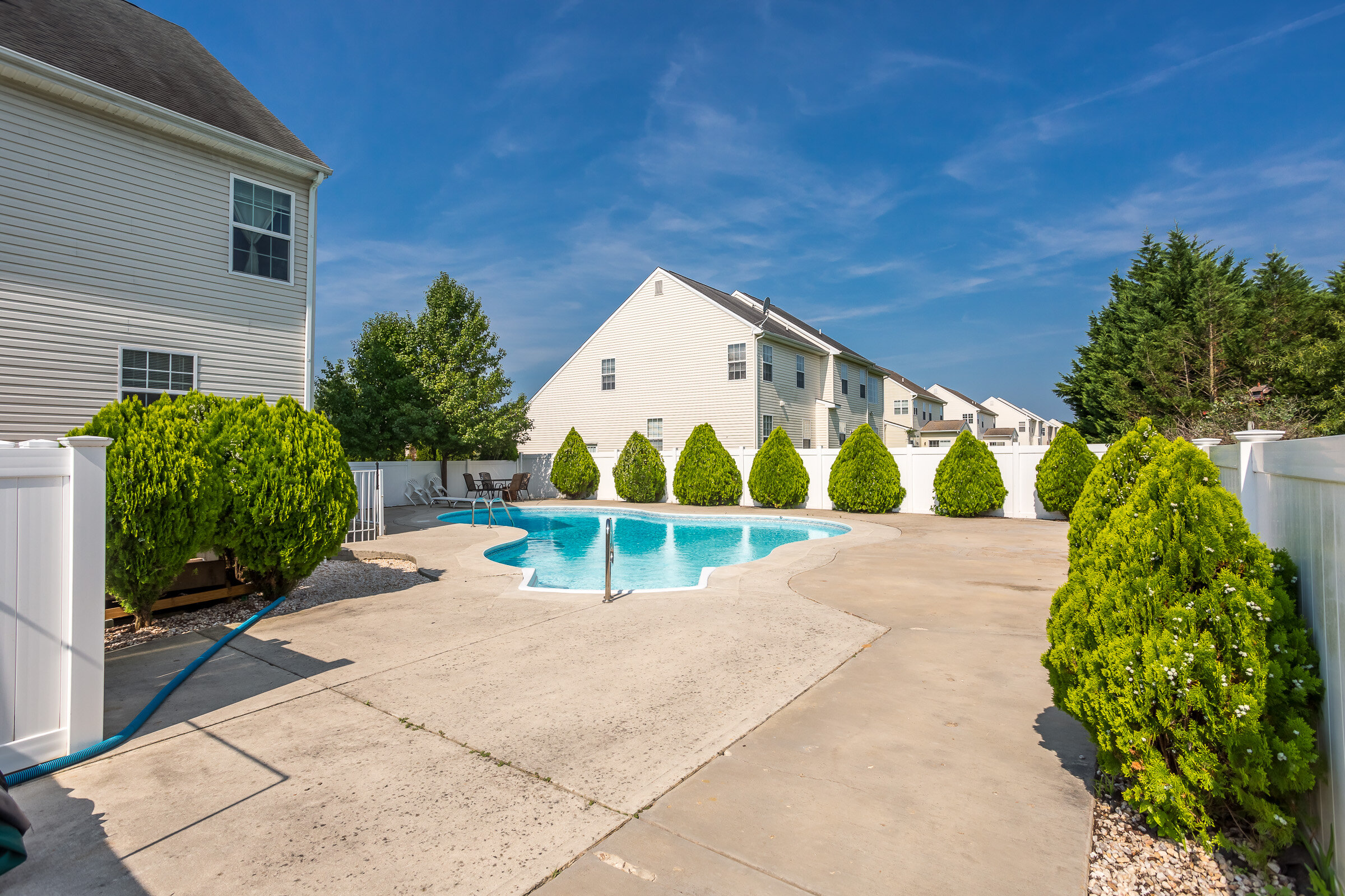 17 Iroquois Ave-BrightMLS-15.jpg