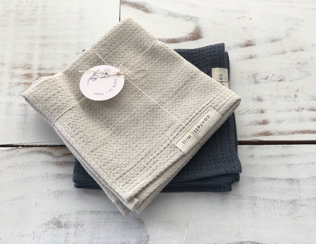 Transform an everyday chore into a luxurious ritual with our new linen dish cloths and tea towels from @confettimill, a Montreal based company 😊. 
Absorbent, antibacterial, durable and sustainable - you know how we love our linen! Now we can wash ou