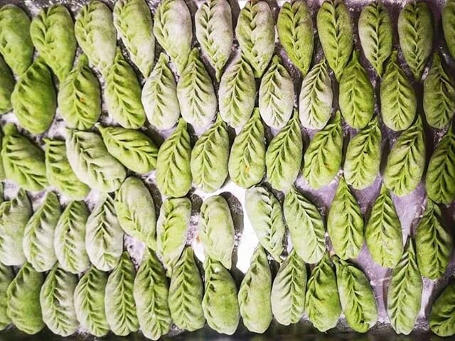 Ci stiamo preparando per una nuova settimana... ☀️🥬🥟 con pochi minuti al vapore, i nostri ravioli di verdura saranno pronti per consegna e degustazione a casa vostra! Gnam gnam gnam... Buona domenica a tutti! 
#RistoranteYuan #ristoranteyuangenova 