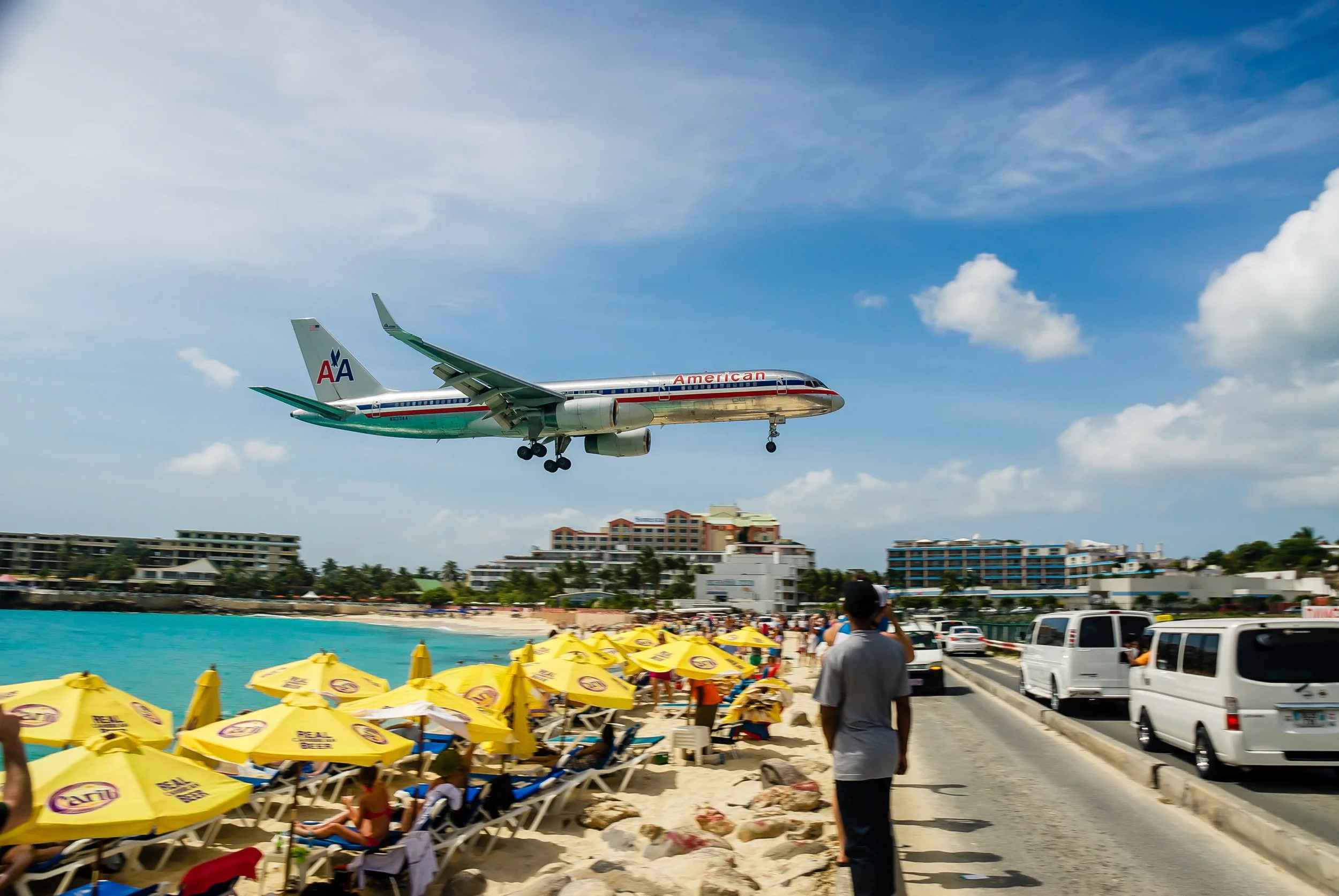 American 757 Maho Beach.jpg