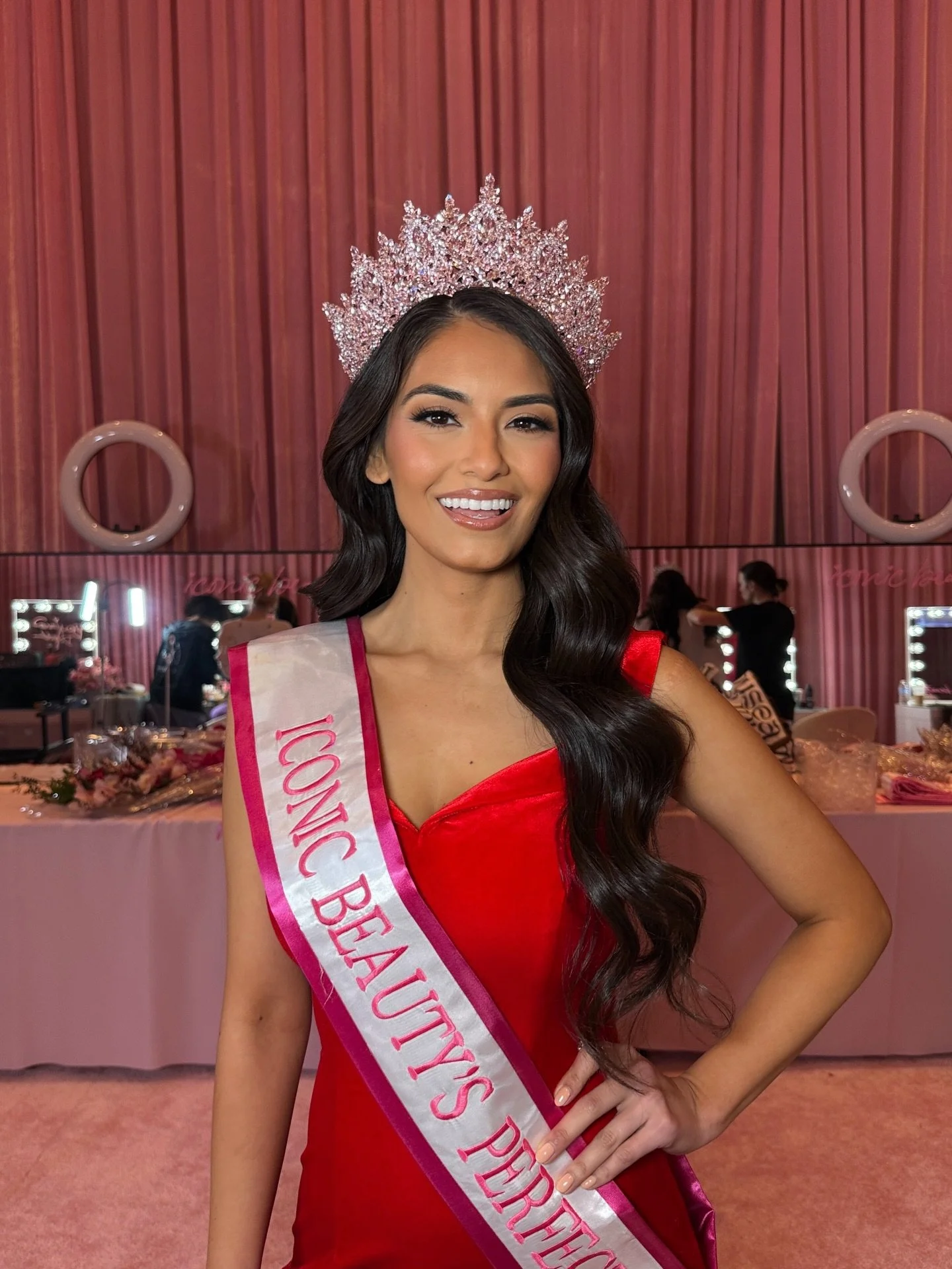 So many glams, so little time🥲 Like what do you mean I have to wait until next year for more iconic glams in the pink room?!✨ I didn't get pics of all of them but here are a few of my faves💖@officialiconicbeautypageant