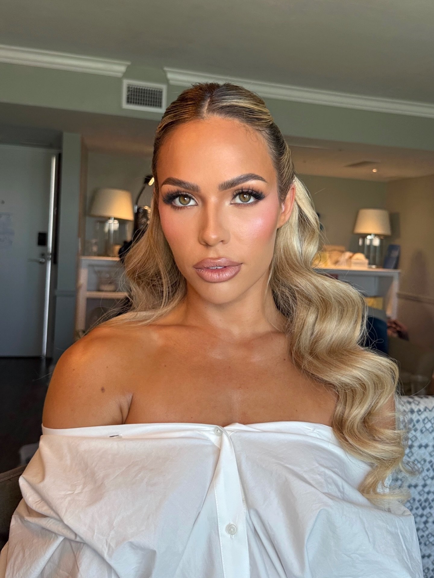 Still not over this bridal look! Truly THAT girl!🤩🤍💍💫

Hair: @tz.styles