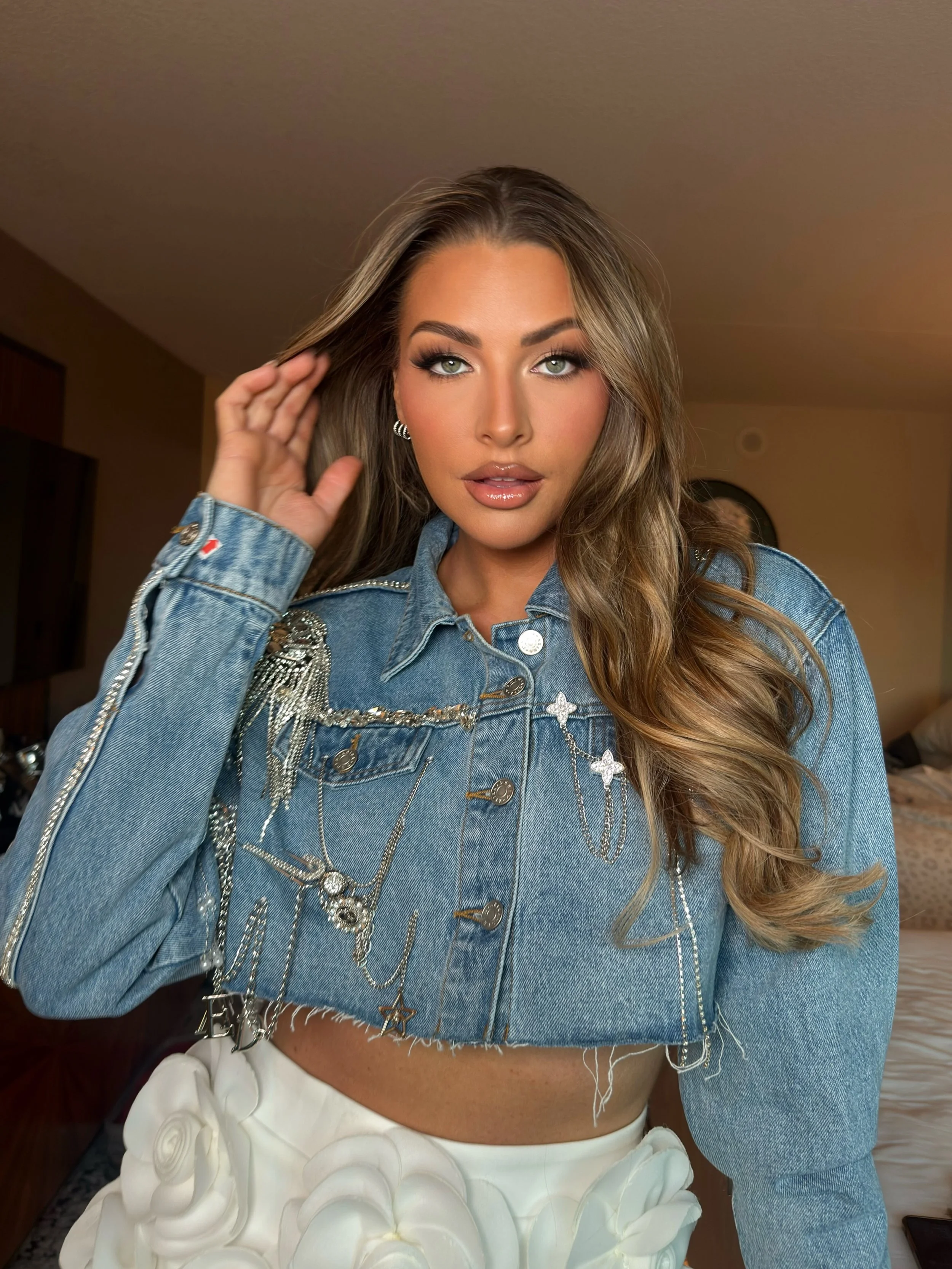 Late to the feed, but this glam was way too good not to post 🤎✨ @mckenzienmitchell x @museamakeupbar for Wrestlemania weekend!