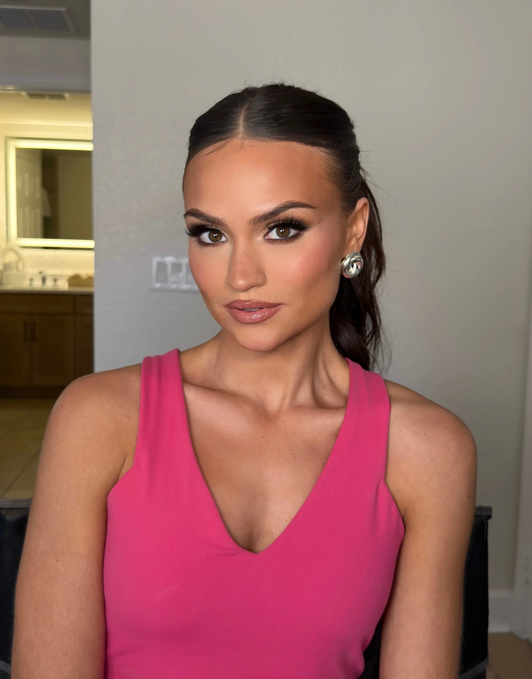 Miss USA finals night calls for this throwback to this glam moment with the beautiful @audreyeckert_ 👑🤍💫
Hair + makeup by me!
