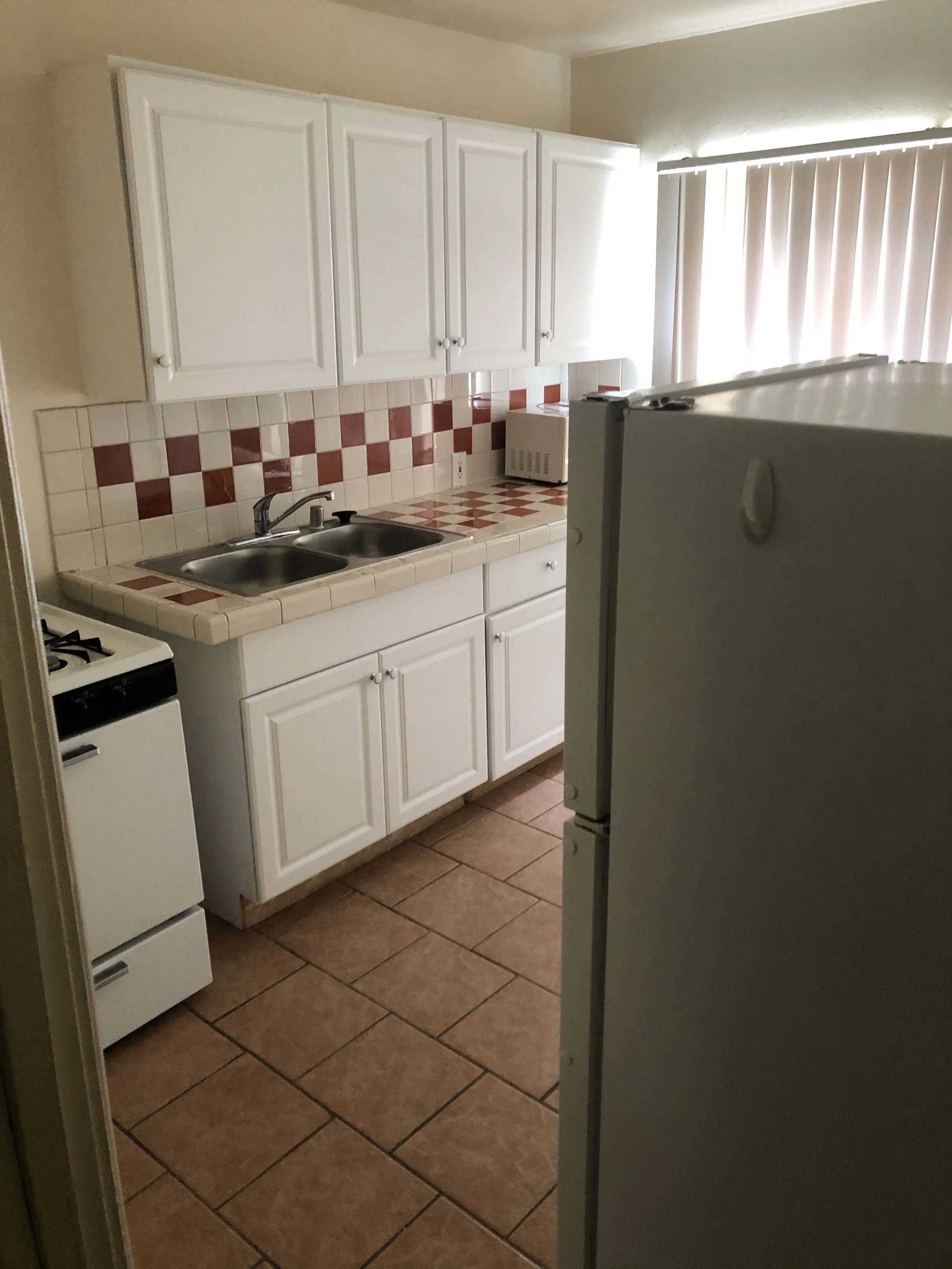 Corner Studio Kitchen (108)