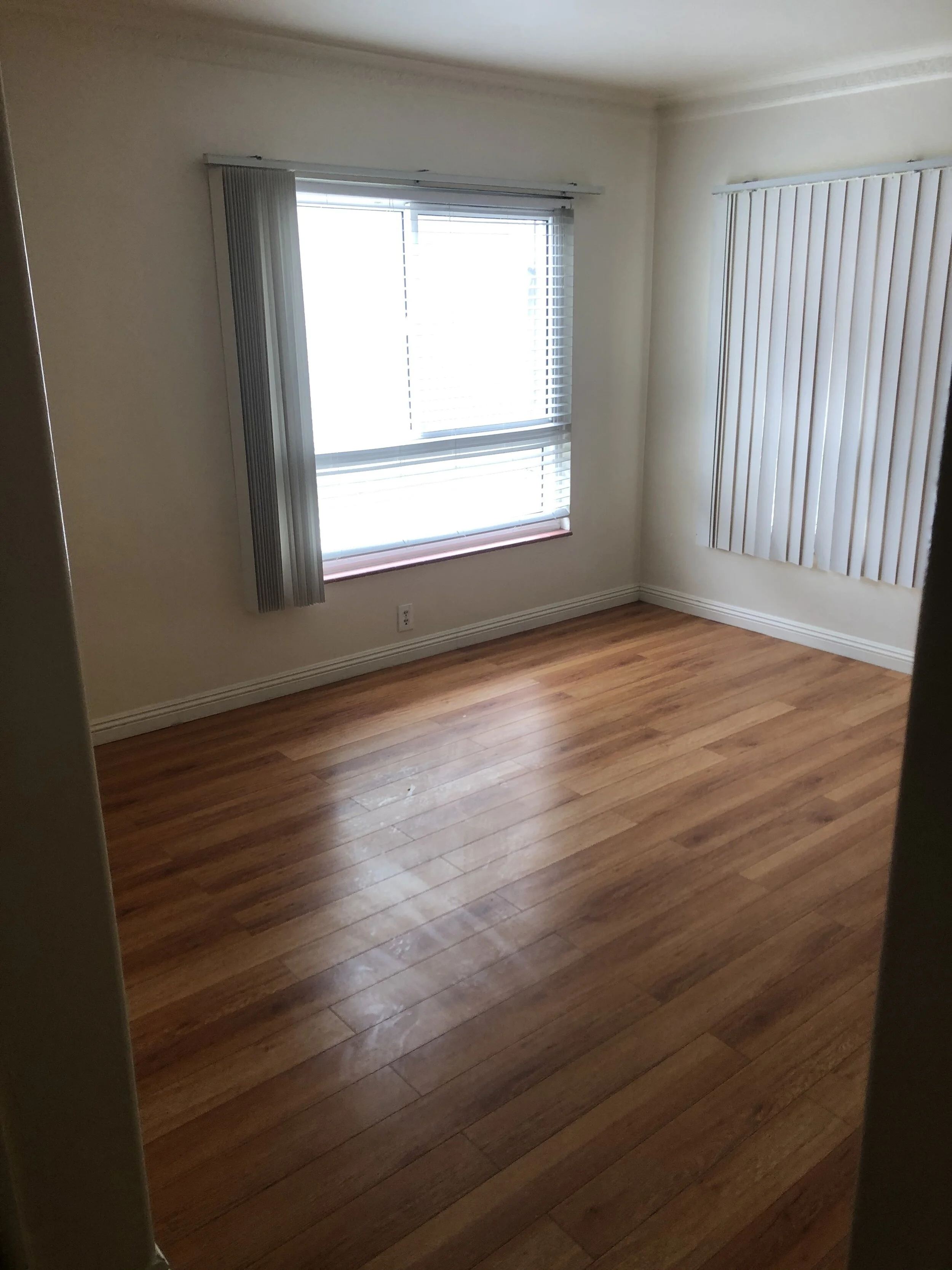 Corner Studio Living Room (108)