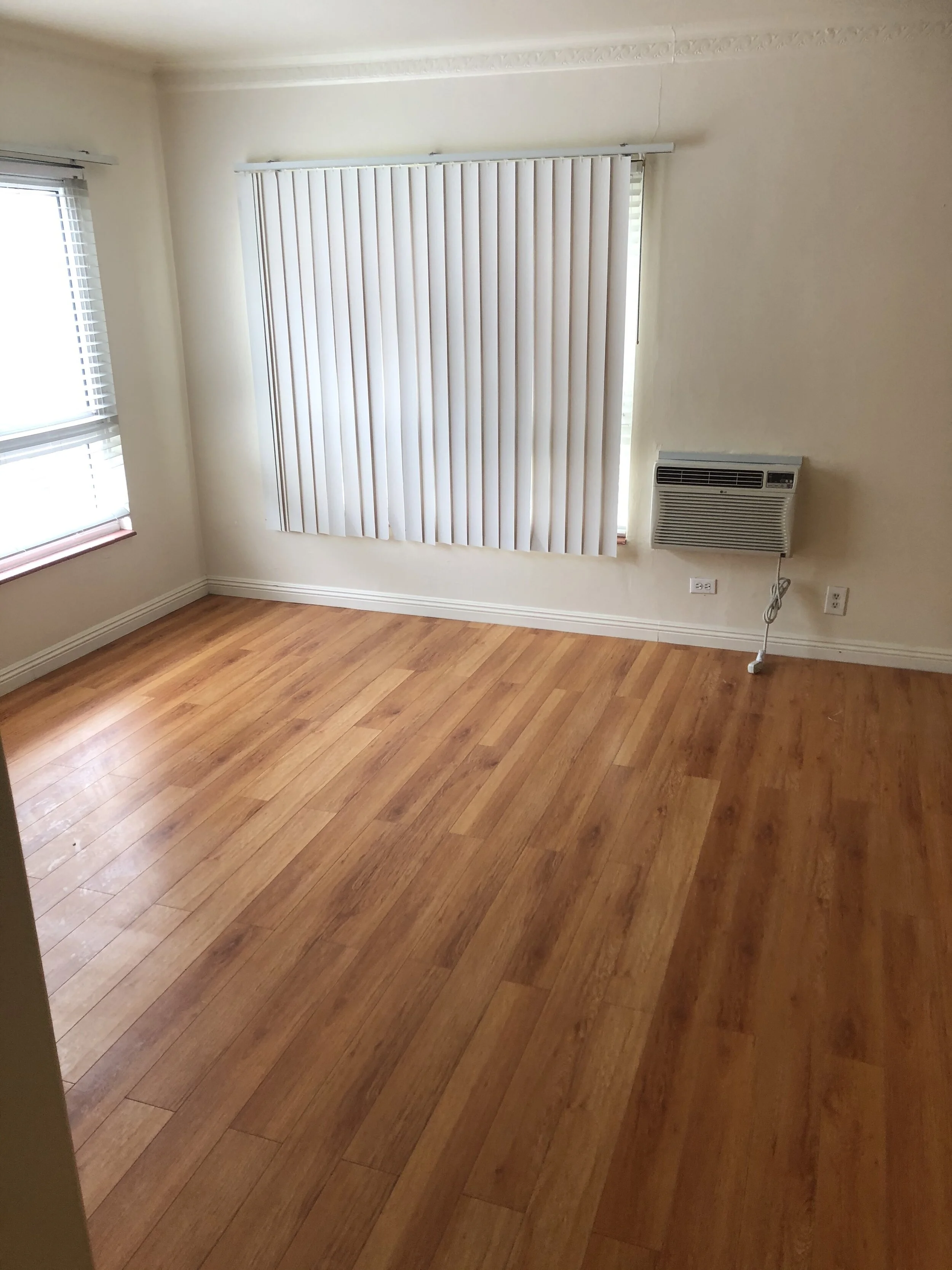 Corner Studio Living Room (108)