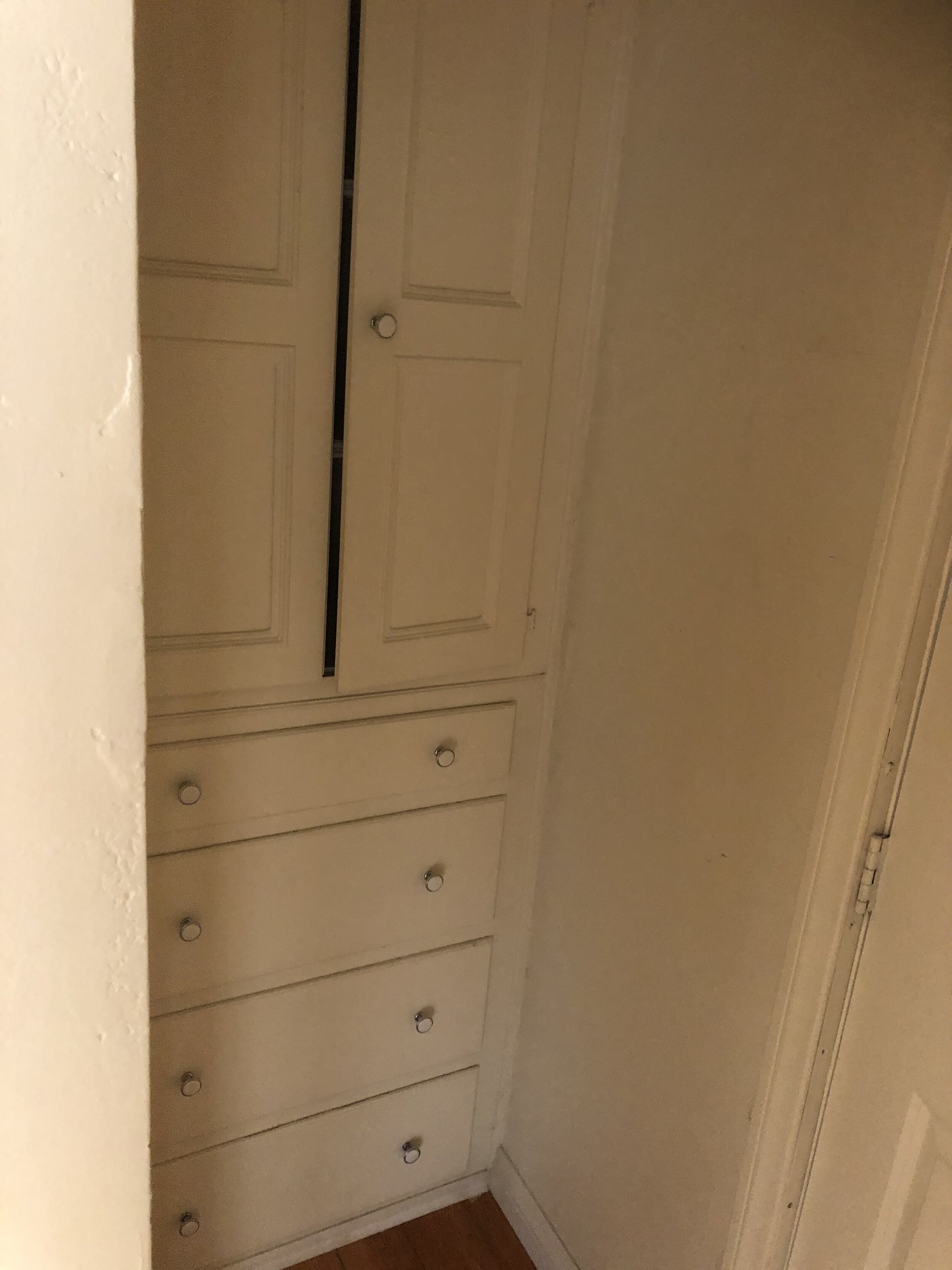 1 Bed Built-In Cabinets (202)