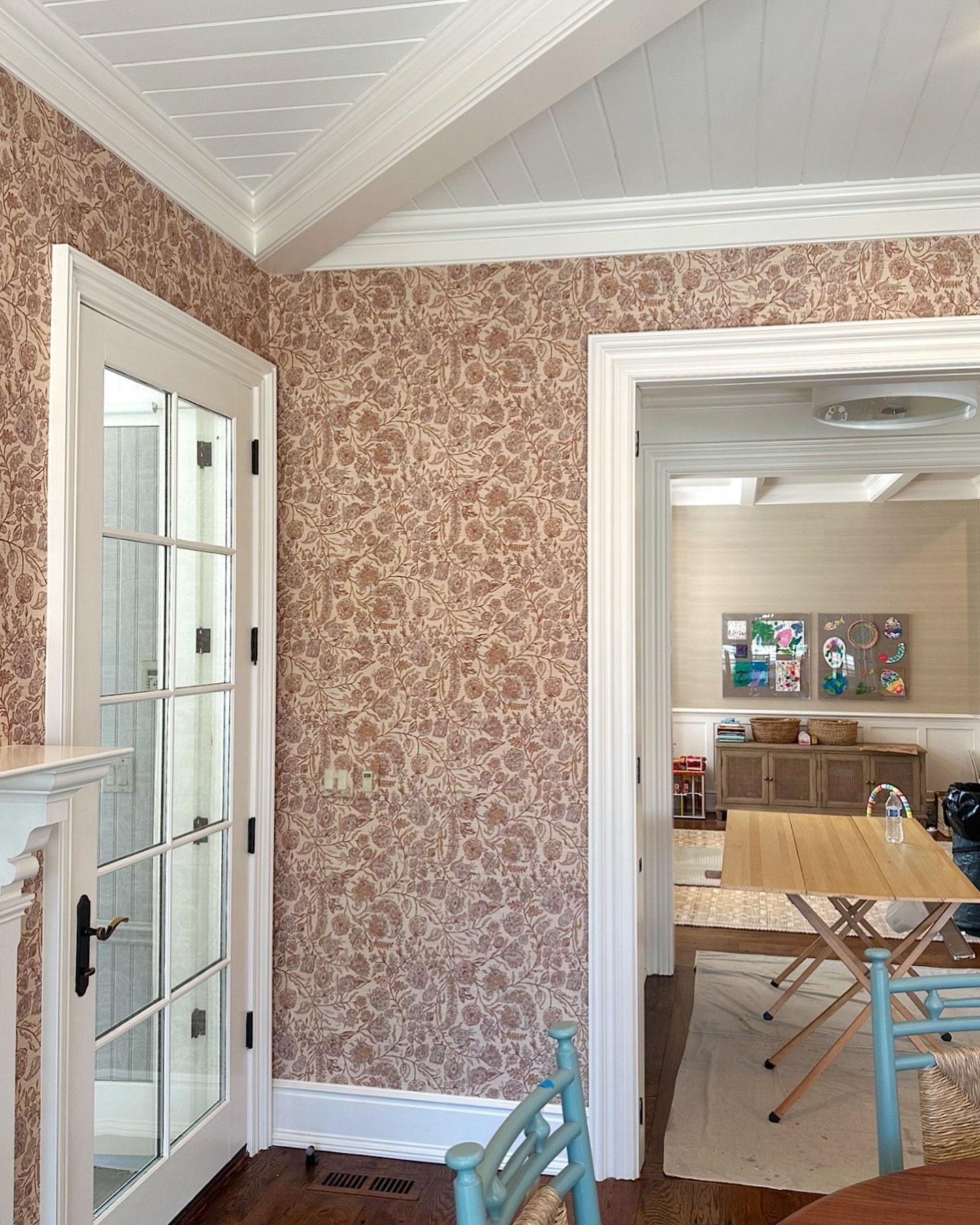 Can&rsquo;t wait to see this one come together 😍

#anniedelaportedesigns #breakfastroom #wallpaper #ctdesigner #nycdesigner