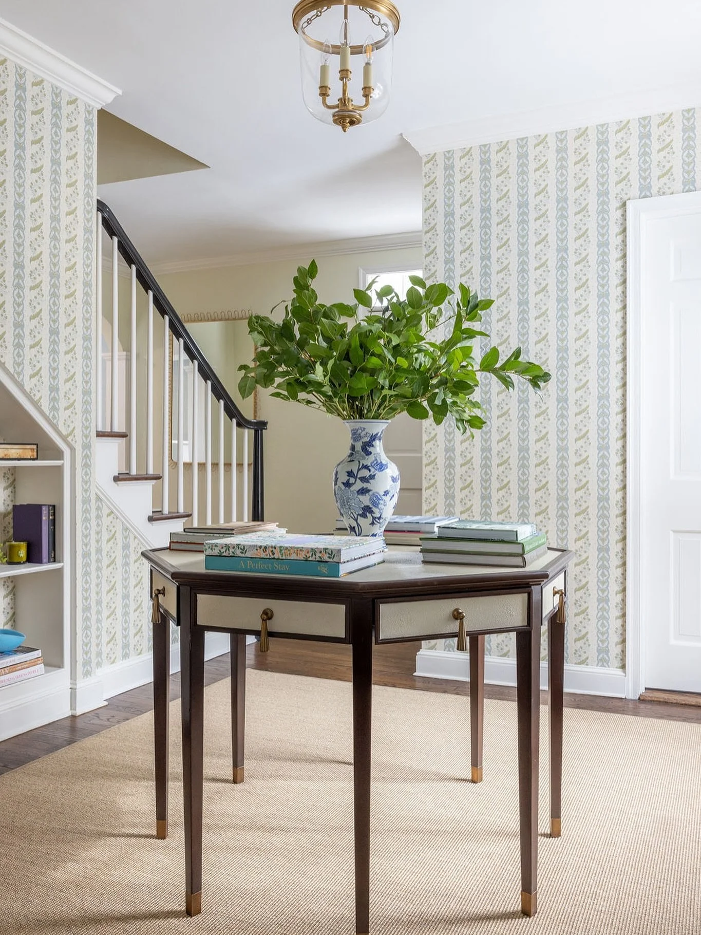 Saying goodbye to this house and hello to project #2 with this sweet family 💚 Let&rsquo;s go! 

#anniedelaportedesigns #entry #wallpaper #ctdesigner #nycdesigner
