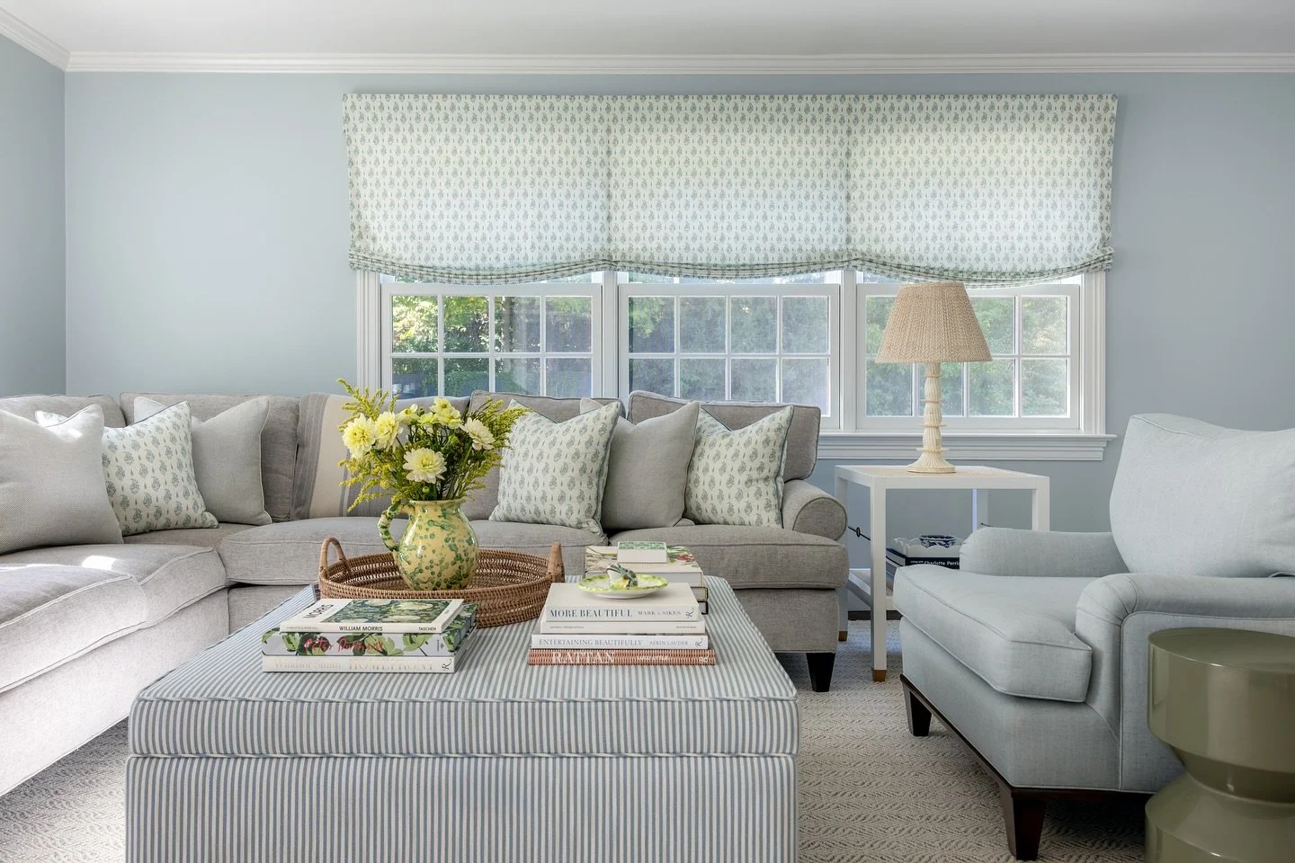 Breezy blues on a very cold day 🥶 

#anniedelaportedesigns #familyroom #patternplay #ctdesigner #nycdesigner