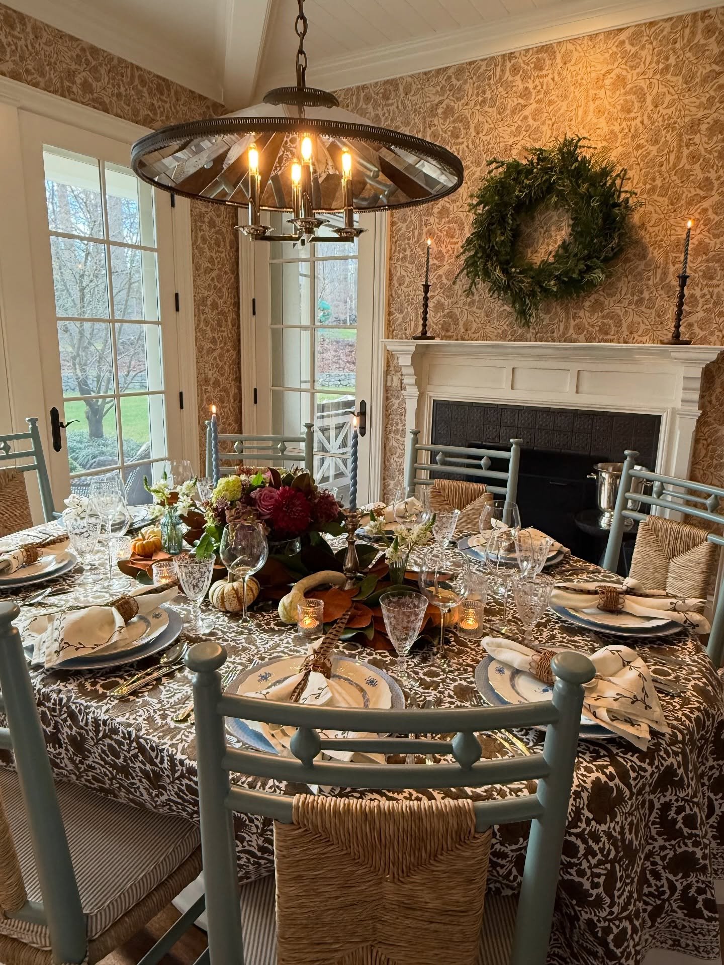 So special seeing clients celebrate Thanksgiving in the spaces we&rsquo;ve created together🤎🤍 

#anniedelaportedesigns #thanksgiving #diningroom #setthetable #ctdesigner #nycdesigner