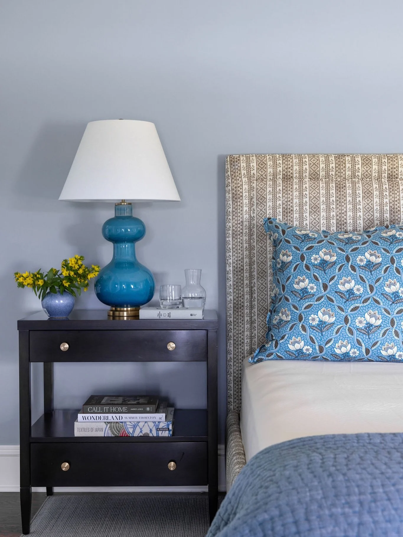 Freezing outside, cozy inside 🥶

#anniedelaportedesigns #primarybedroom #countryhouse #ctdesigner #nycdesigner