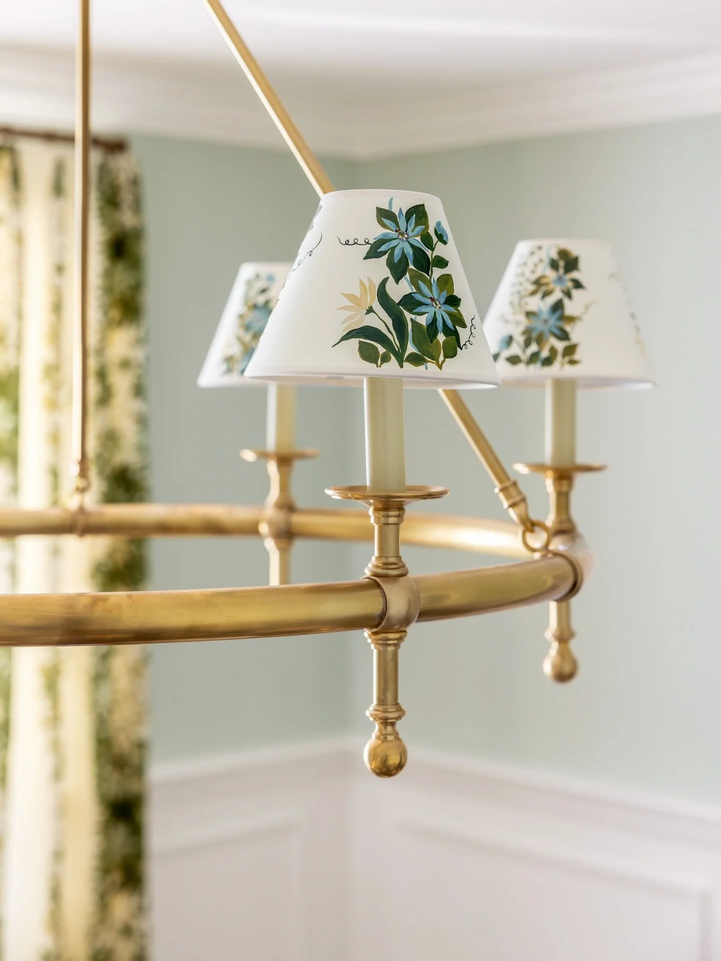 Perfect little details 💚🍃

#anniedelaportedesigns #diningroom #ctdesigner #nycdesigner